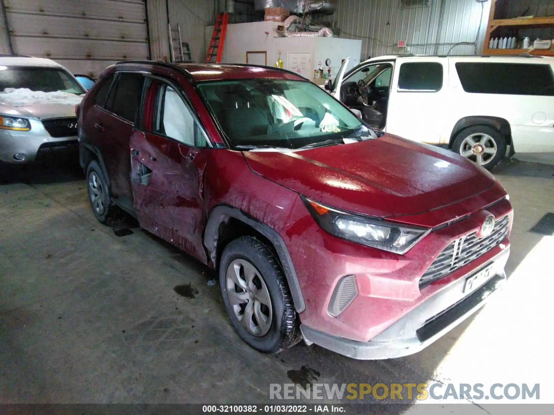 1 Photograph of a damaged car 2T3F1RFV2LW095658 TOYOTA RAV4 2020