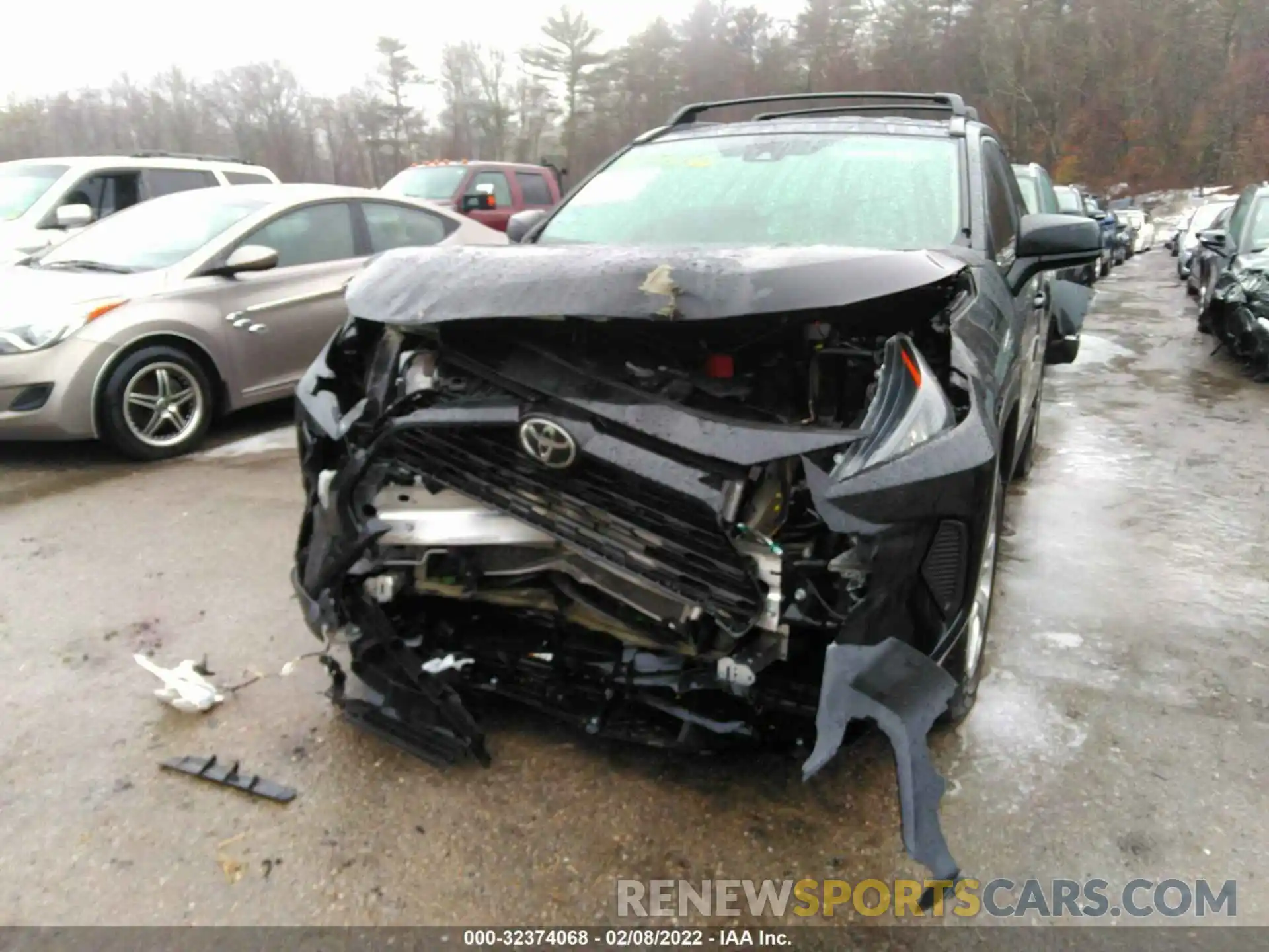 6 Photograph of a damaged car 2T3F1RFV3LW092672 TOYOTA RAV4 2020