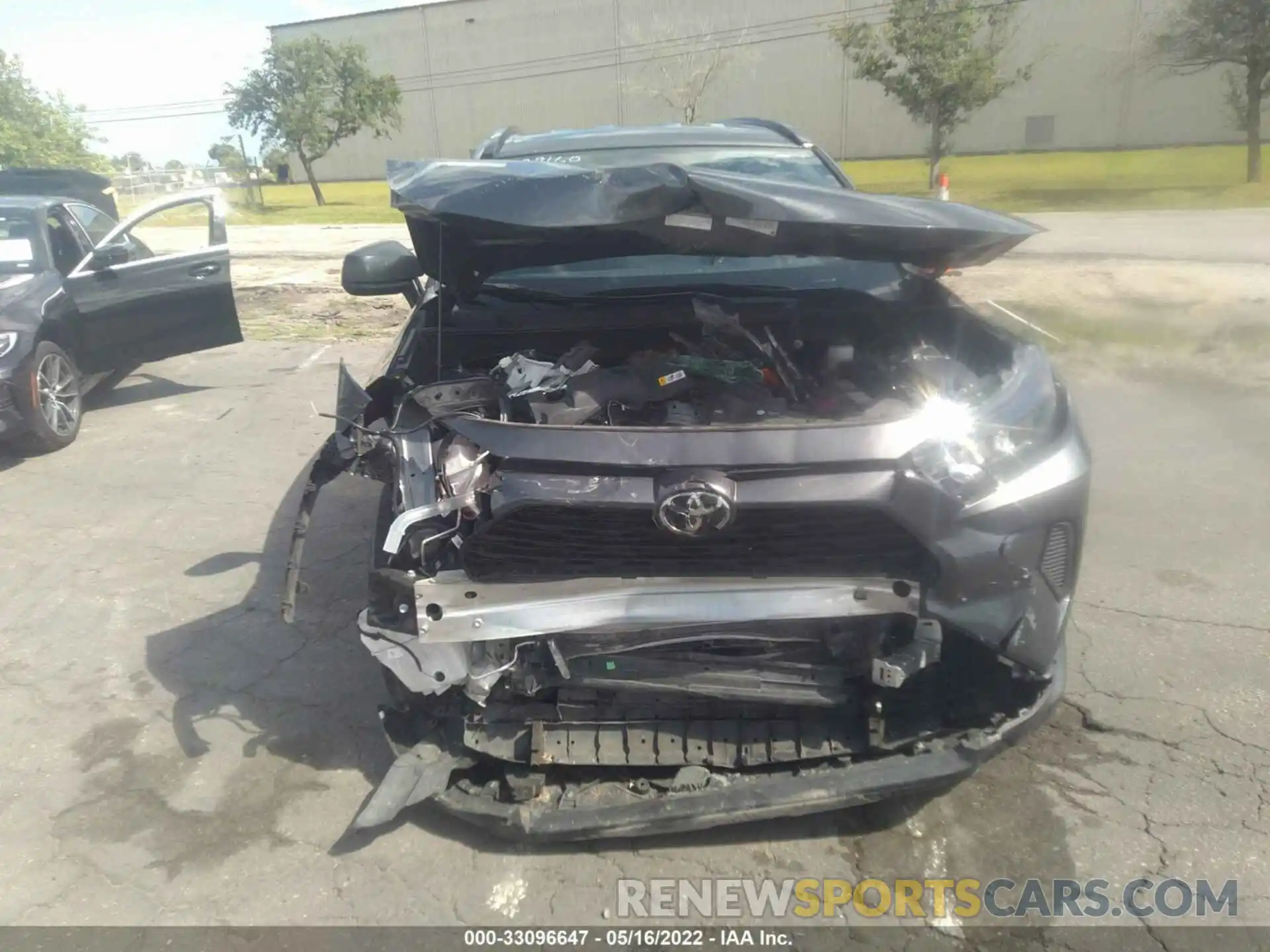 6 Photograph of a damaged car 2T3F1RFV4LC117483 TOYOTA RAV4 2020