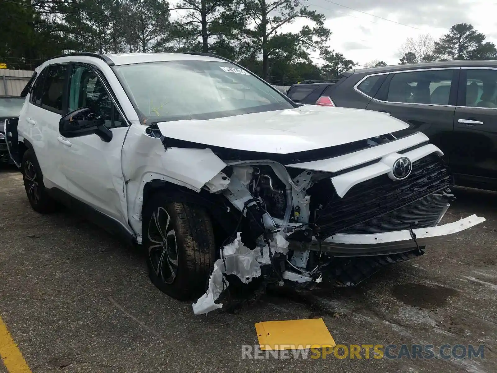 1 Photograph of a damaged car 2T3F1RFV4LW128255 TOYOTA RAV4 2020