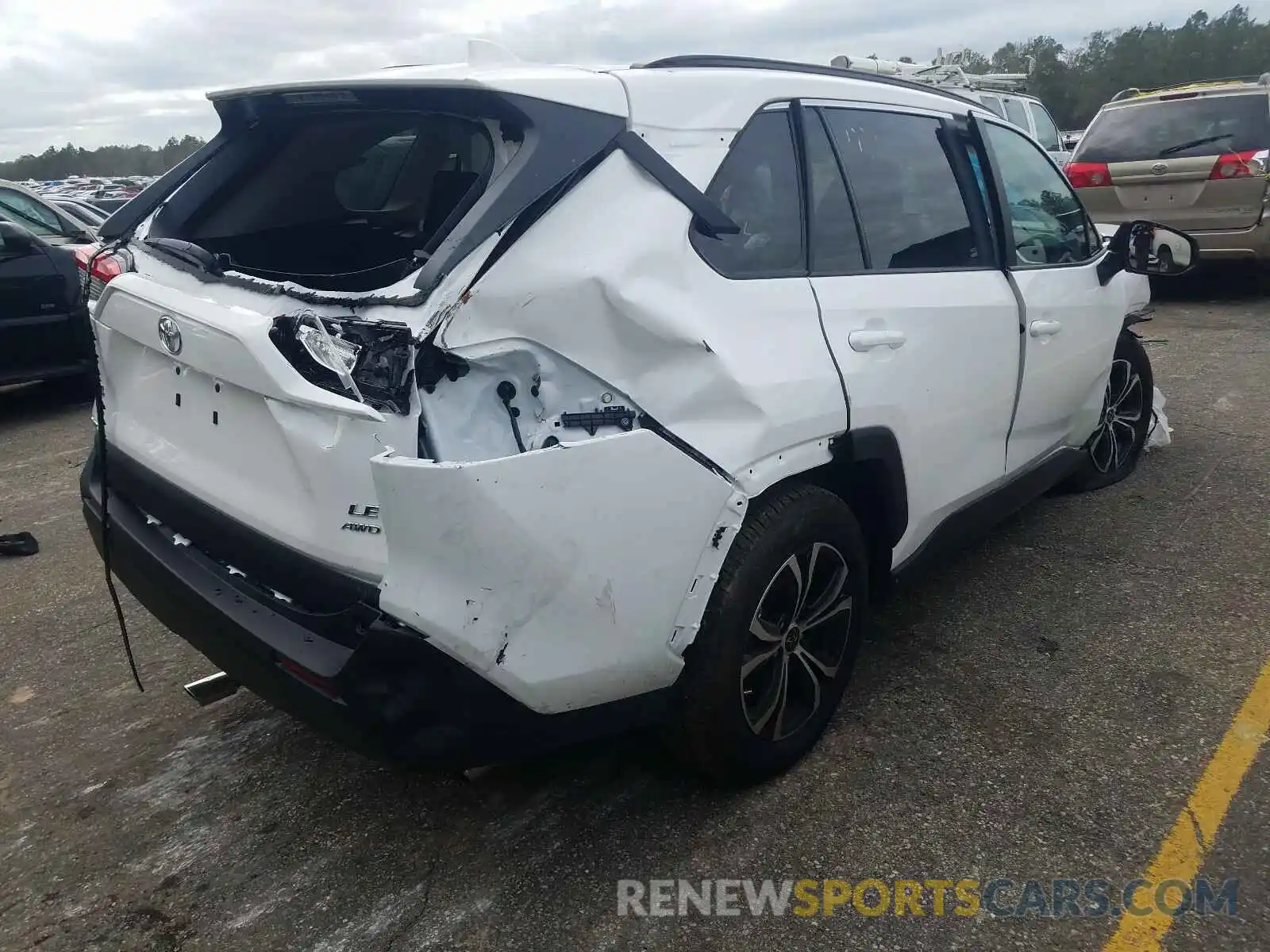 4 Photograph of a damaged car 2T3F1RFV4LW128255 TOYOTA RAV4 2020