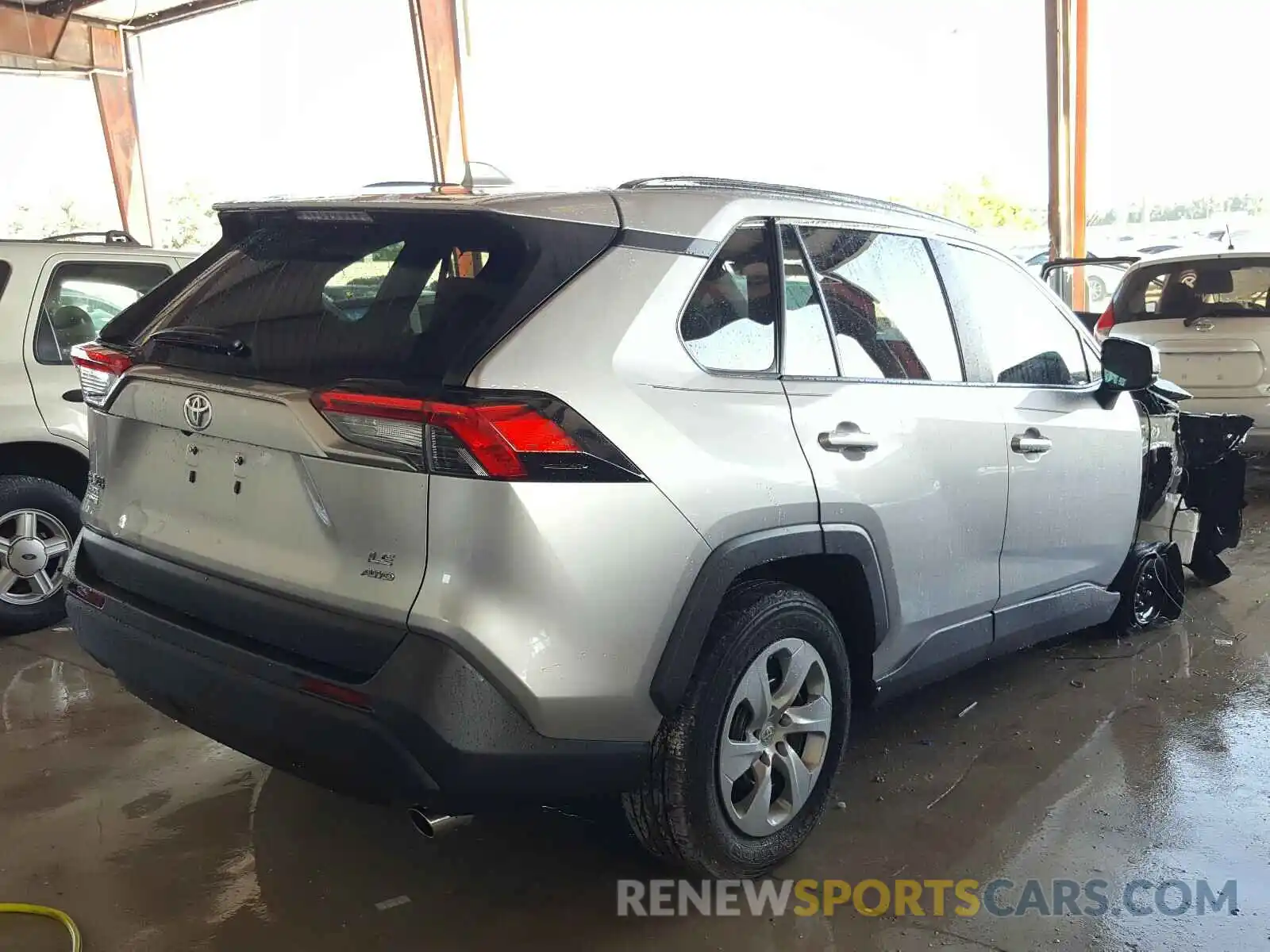 4 Photograph of a damaged car 2T3F1RFV5LC061831 TOYOTA RAV4 2020