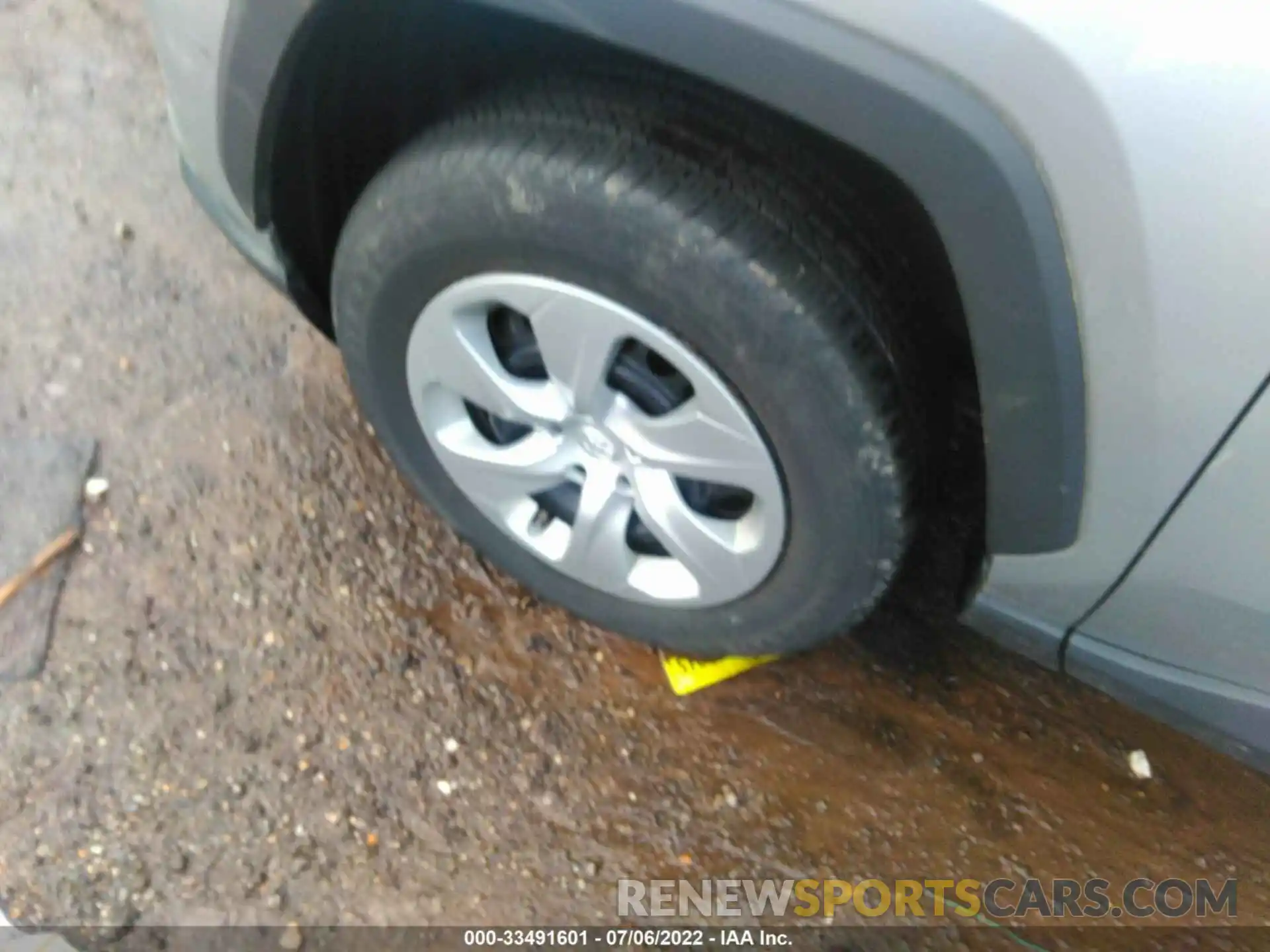 12 Photograph of a damaged car 2T3F1RFV7LC081191 TOYOTA RAV4 2020