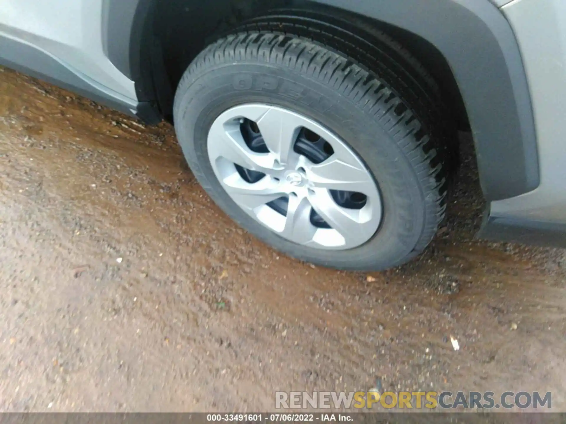 13 Photograph of a damaged car 2T3F1RFV7LC081191 TOYOTA RAV4 2020