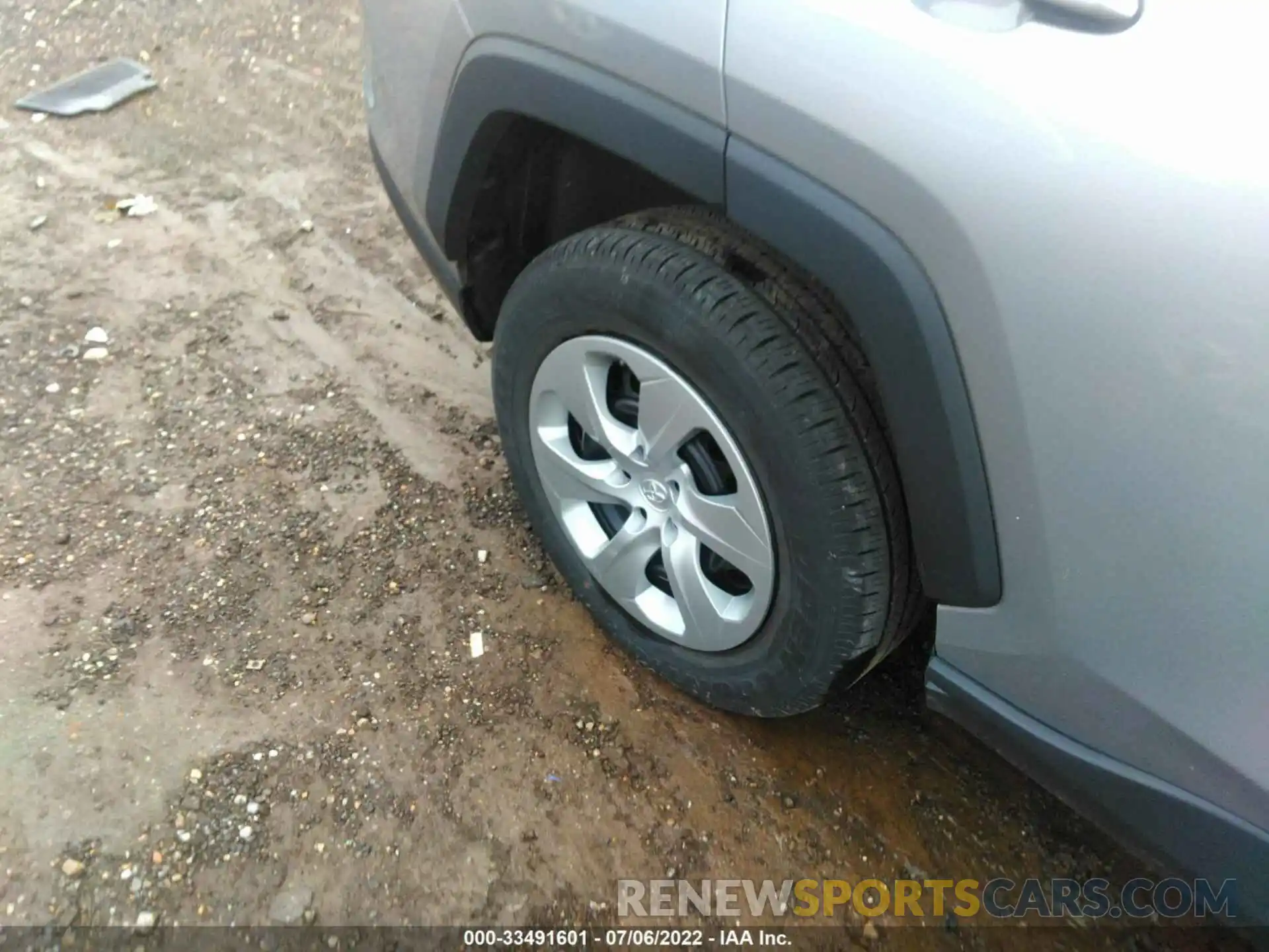 15 Photograph of a damaged car 2T3F1RFV7LC081191 TOYOTA RAV4 2020