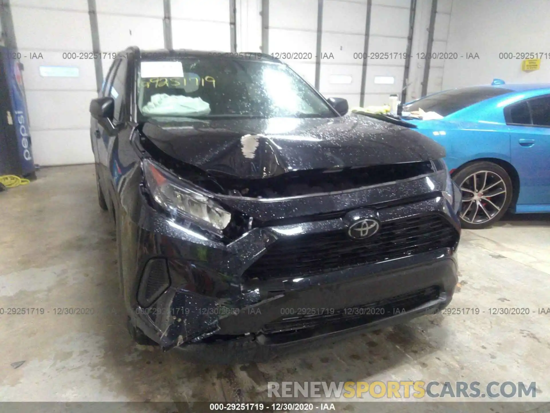 6 Photograph of a damaged car 2T3F1RFV7LC105828 TOYOTA RAV4 2020