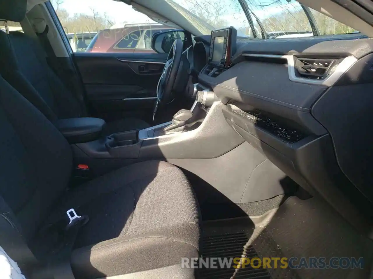 5 Photograph of a damaged car 2T3F1RFV7LC138084 TOYOTA RAV4 2020