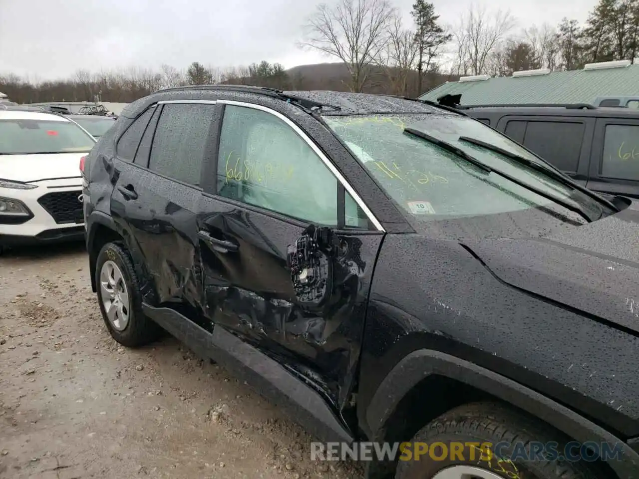 9 Photograph of a damaged car 2T3F1RFV7LC138084 TOYOTA RAV4 2020