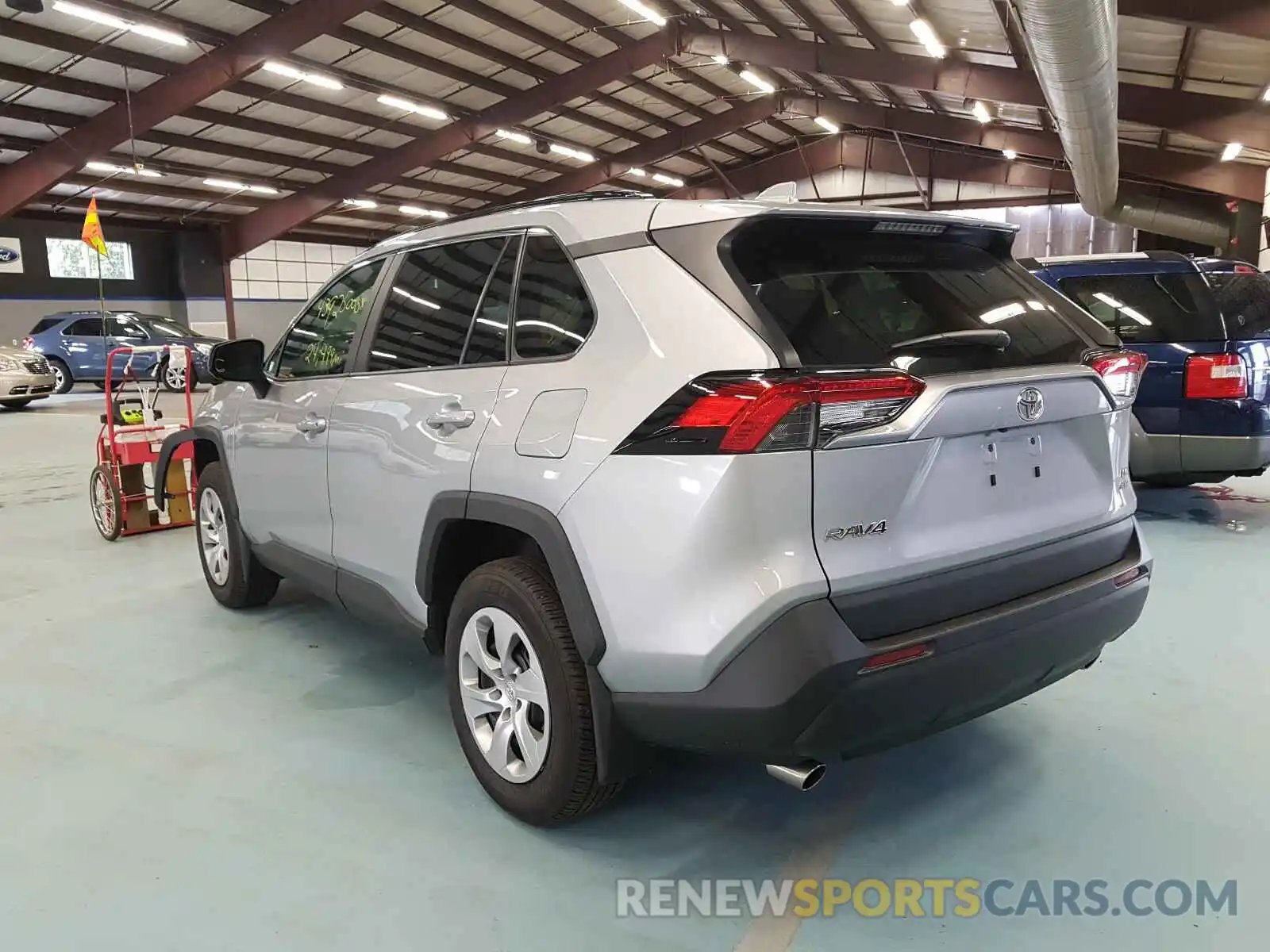 3 Photograph of a damaged car 2T3F1RFV7LW091377 TOYOTA RAV4 2020