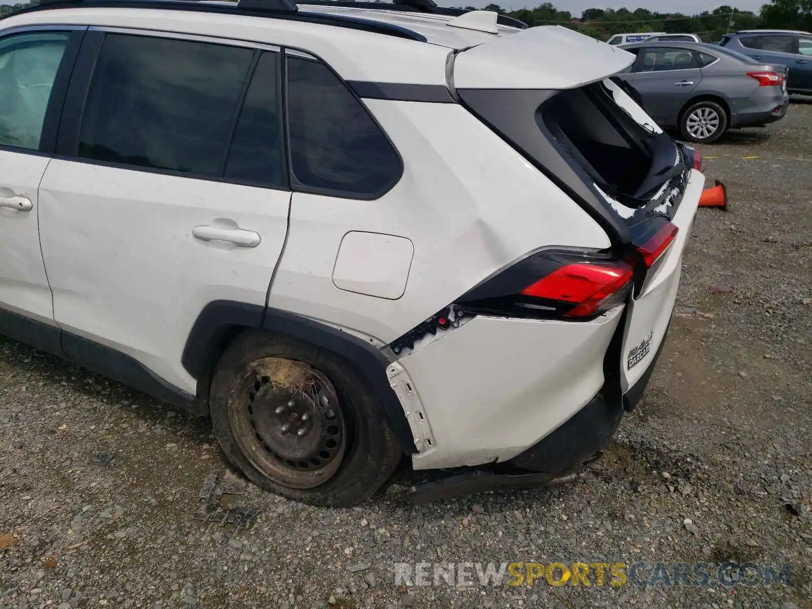 9 Photograph of a damaged car 2T3F1RFV7LW091895 TOYOTA RAV4 2020