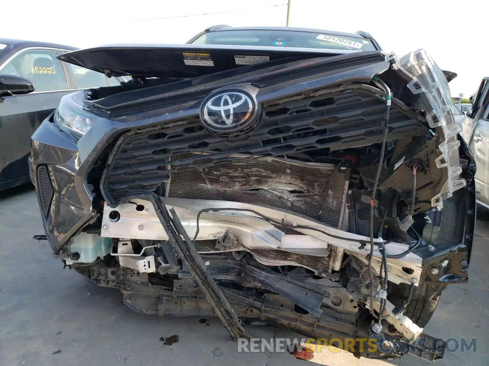 9 Photograph of a damaged car 2T3F1RFV7LW124832 TOYOTA RAV4 2020