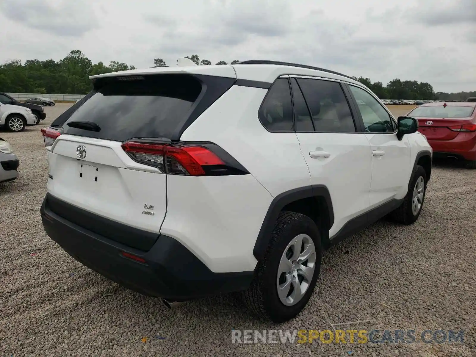 4 Photograph of a damaged car 2T3F1RFV8LC101528 TOYOTA RAV4 2020