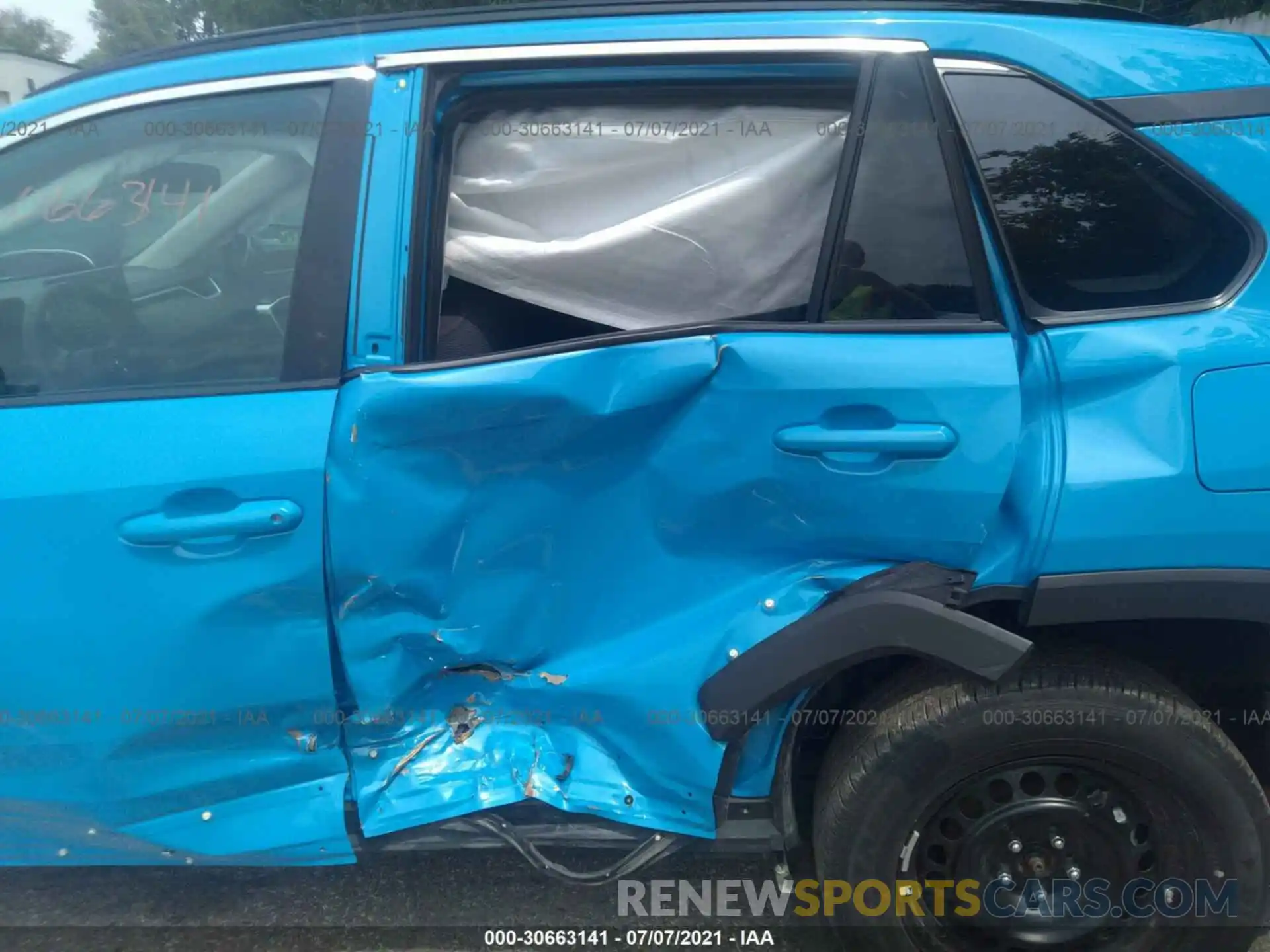 6 Photograph of a damaged car 2T3F1RFV8LW105660 TOYOTA RAV4 2020