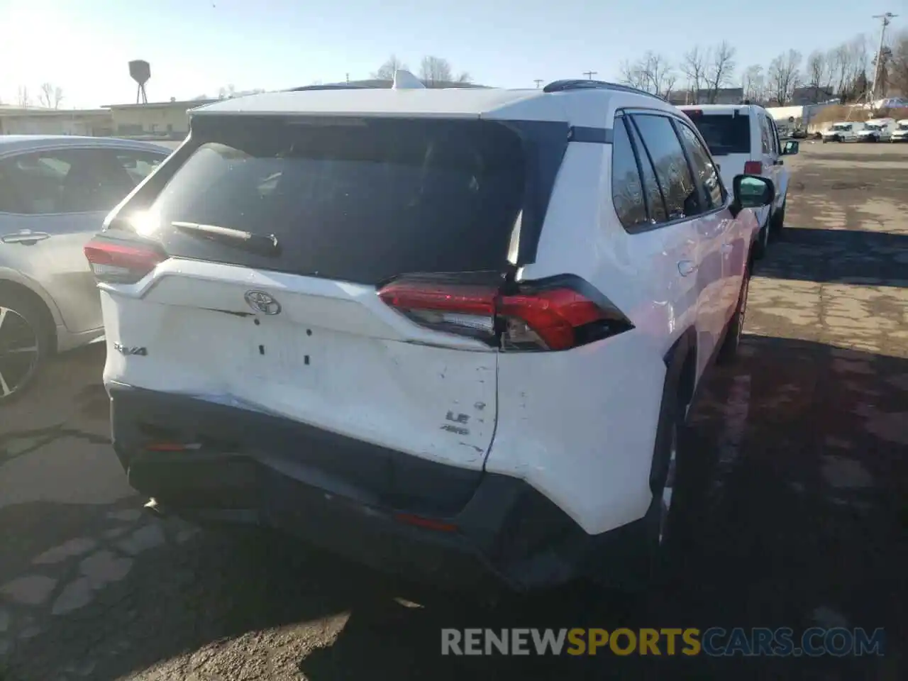 4 Photograph of a damaged car 2T3F1RFV8LW106940 TOYOTA RAV4 2020