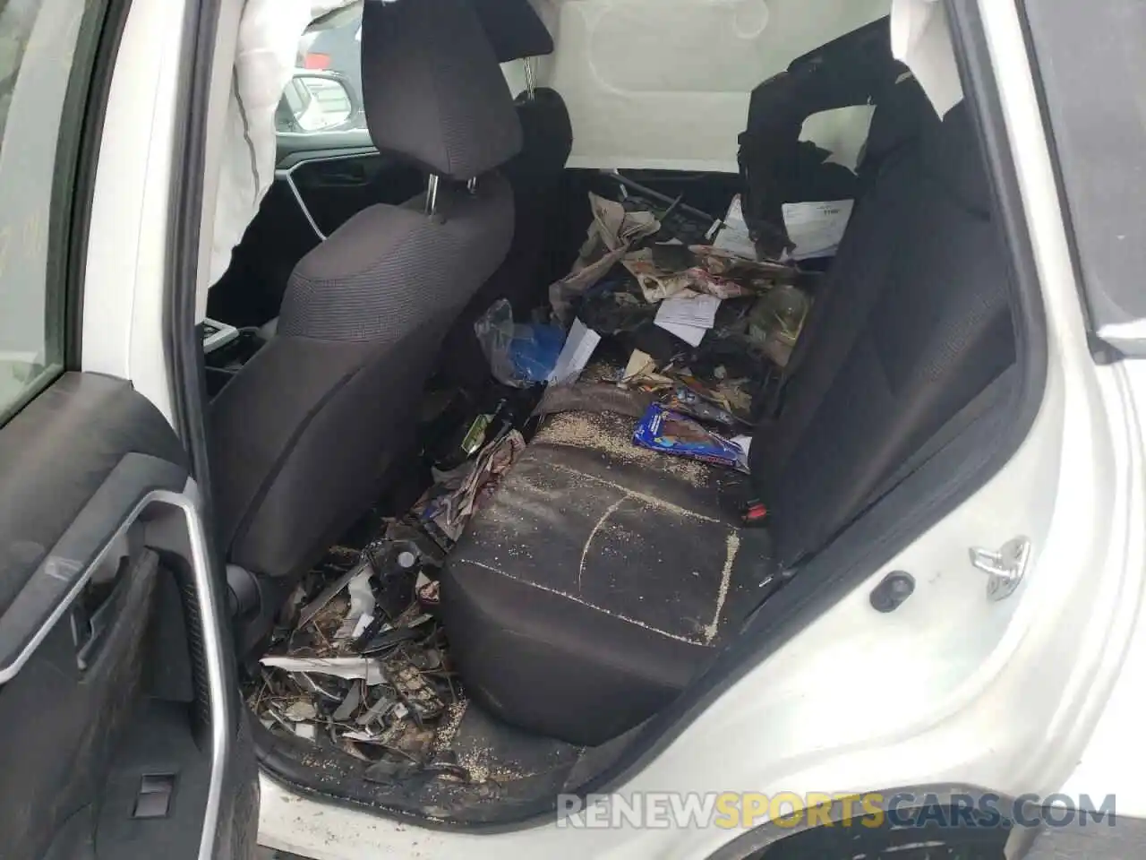 6 Photograph of a damaged car 2T3F1RFV9LC131363 TOYOTA RAV4 2020