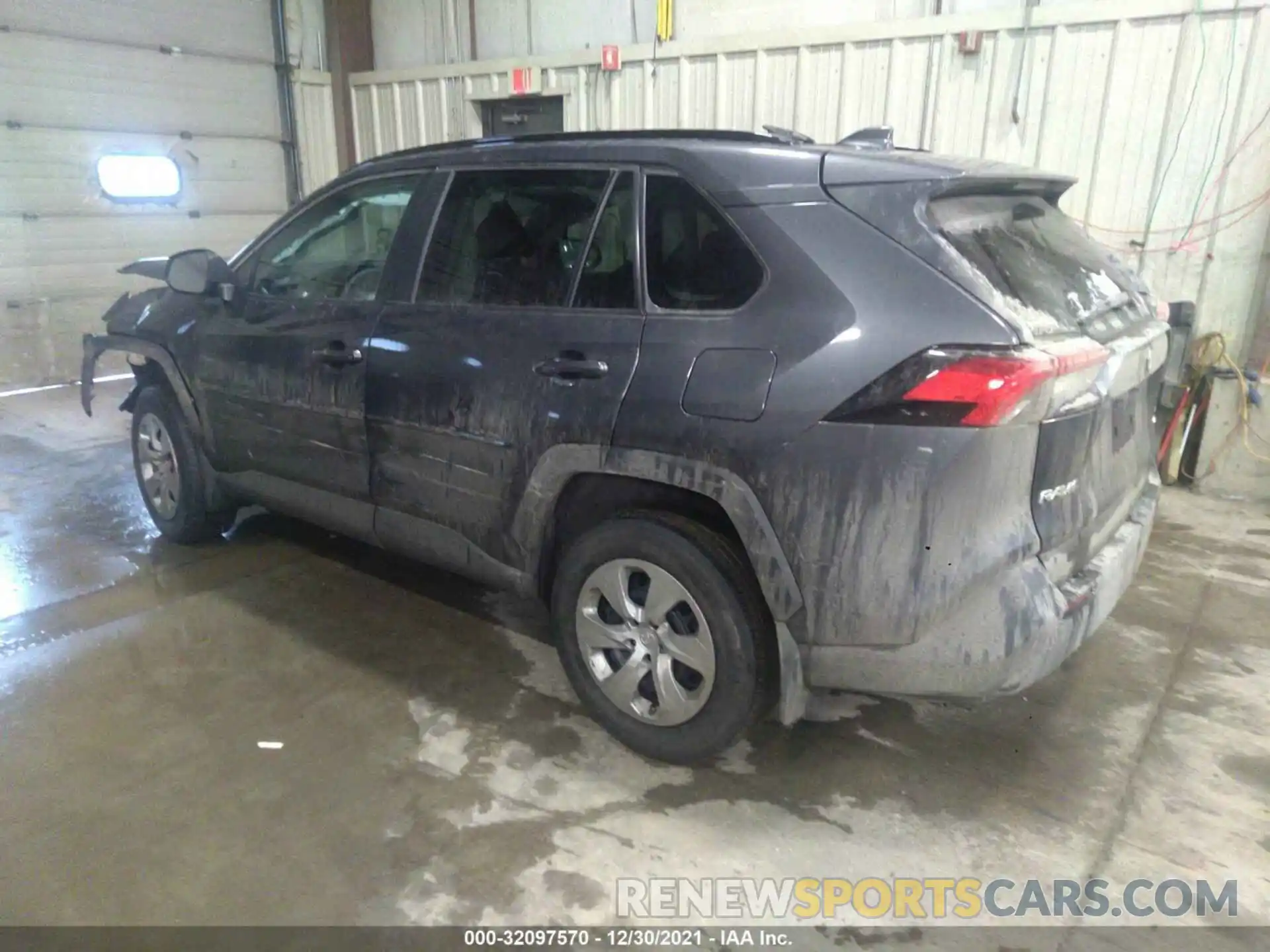 3 Photograph of a damaged car 2T3F1RFV9LW091400 TOYOTA RAV4 2020