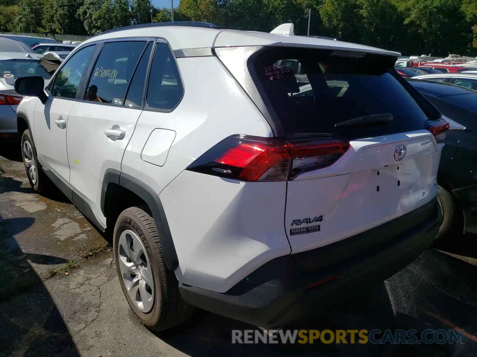 3 Photograph of a damaged car 2T3F1RFV9LW095494 TOYOTA RAV4 2020