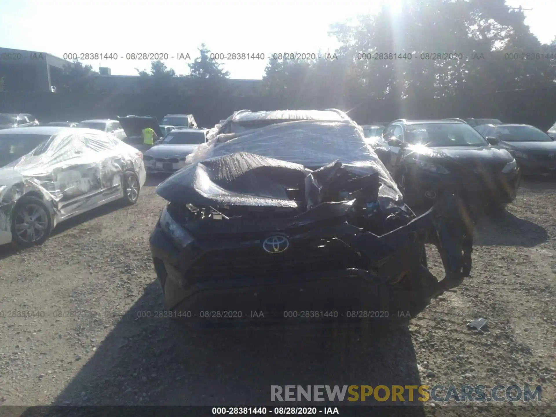 6 Photograph of a damaged car 2T3F1RFV9LW125366 TOYOTA RAV4 2020