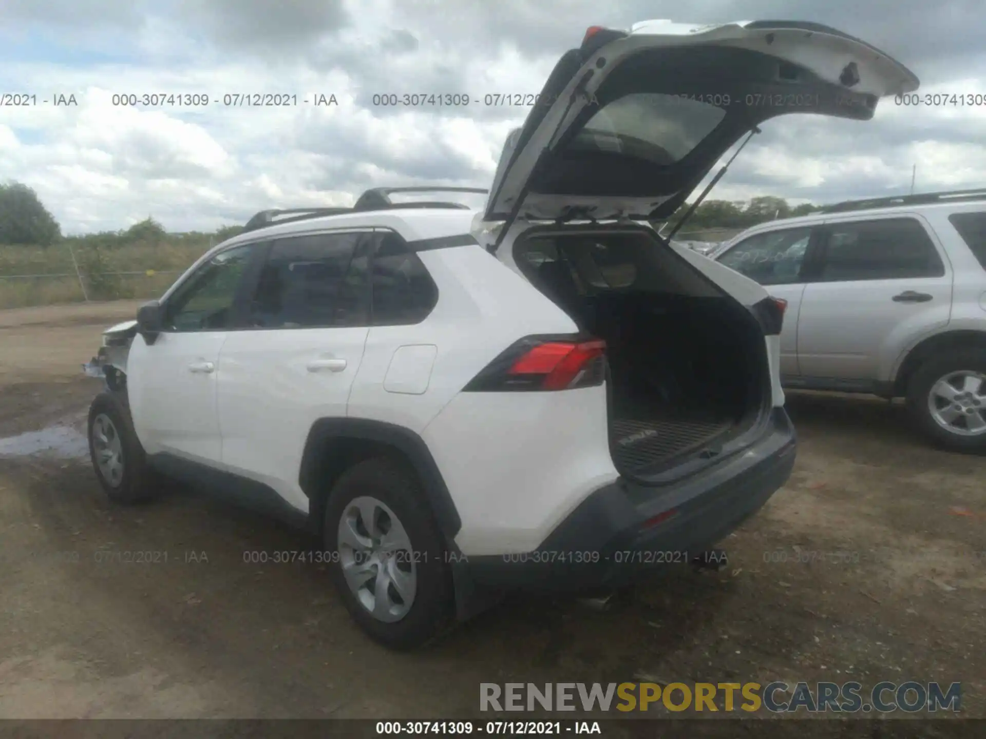 3 Фотография поврежденного автомобиля 2T3F1RFVXLC090645 TOYOTA RAV4 2020