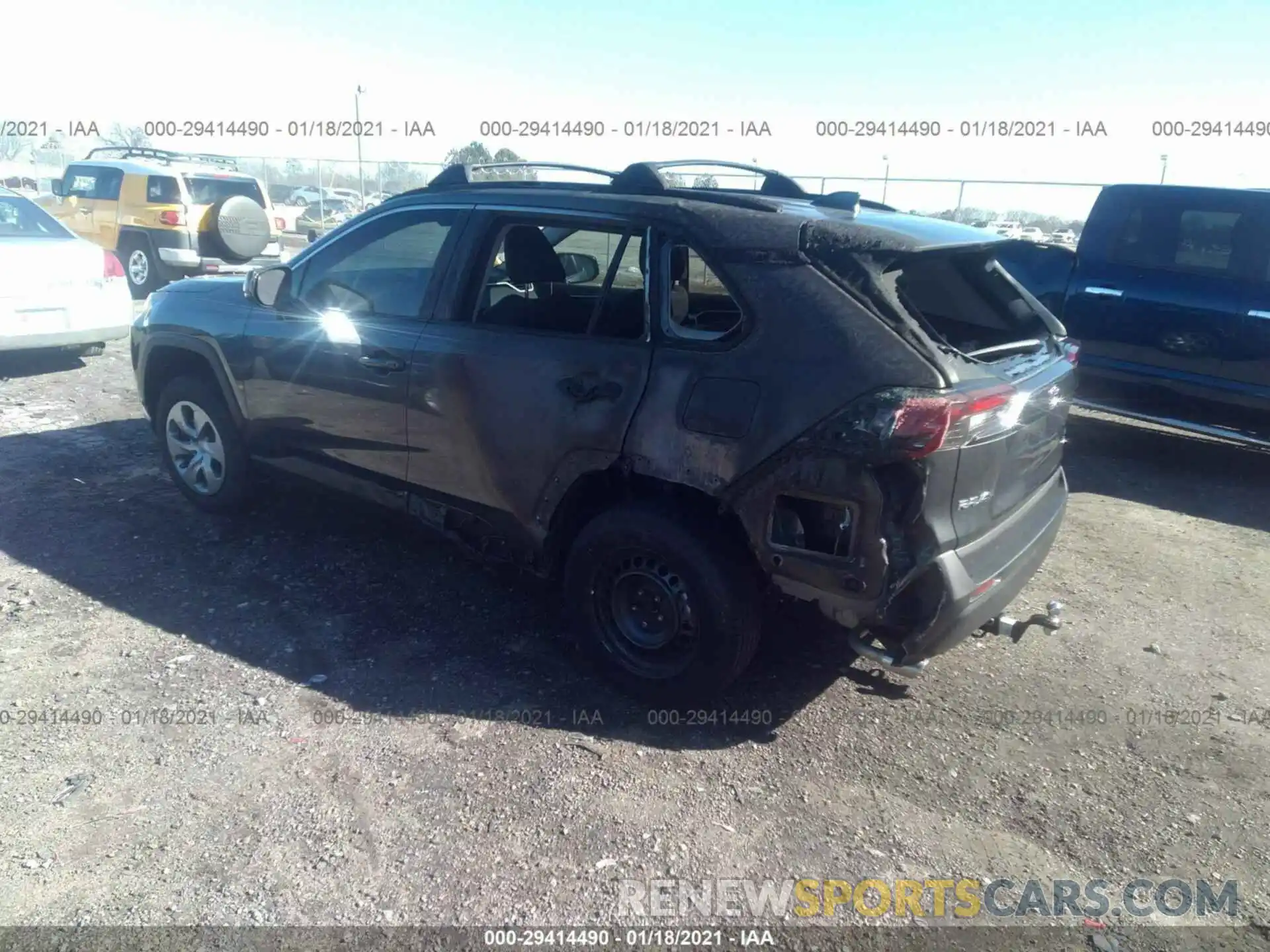 3 Фотография поврежденного автомобиля 2T3F1RFVXLC099443 TOYOTA RAV4 2020