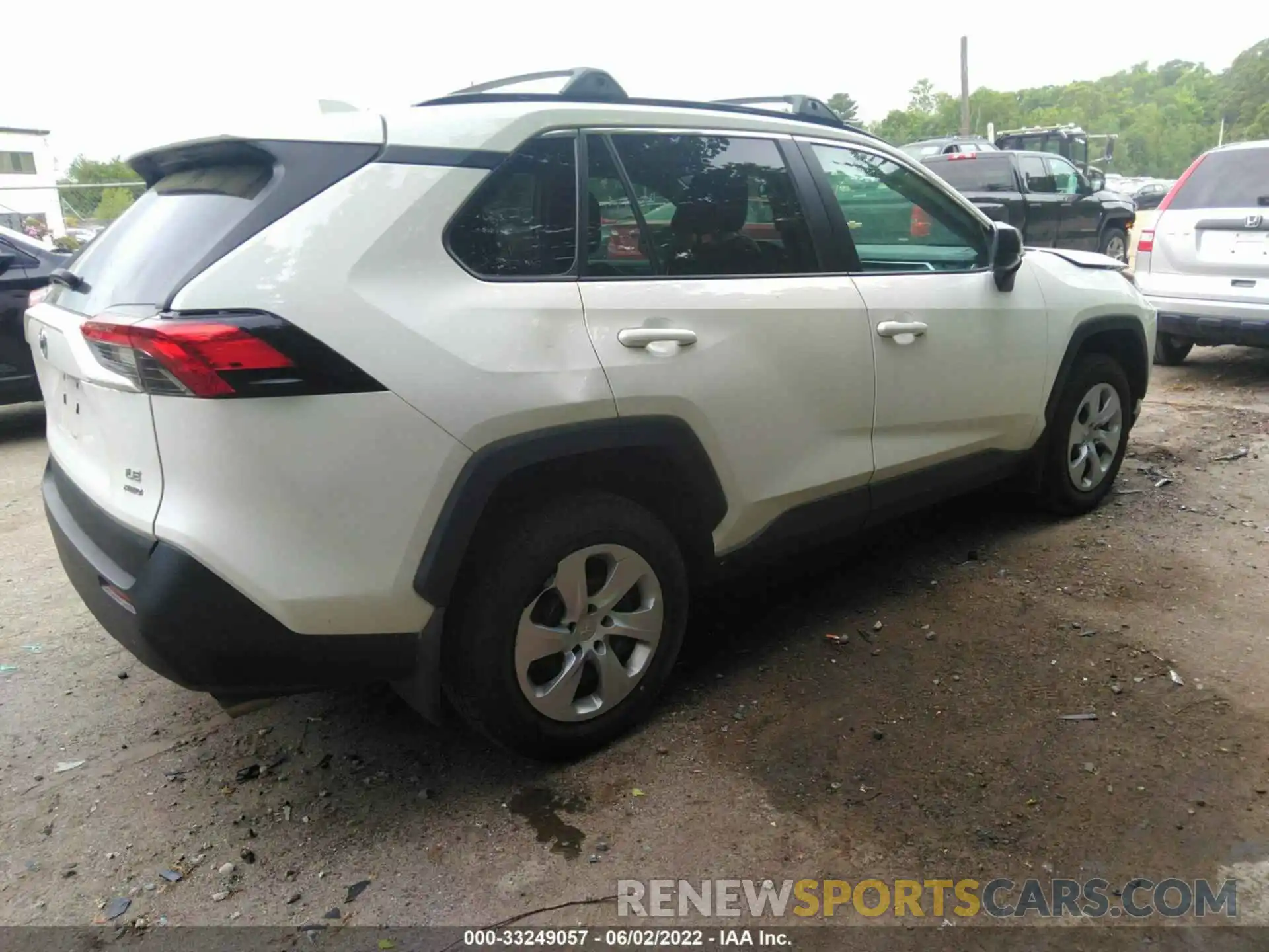 4 Photograph of a damaged car 2T3F1RFVXLC105175 TOYOTA RAV4 2020