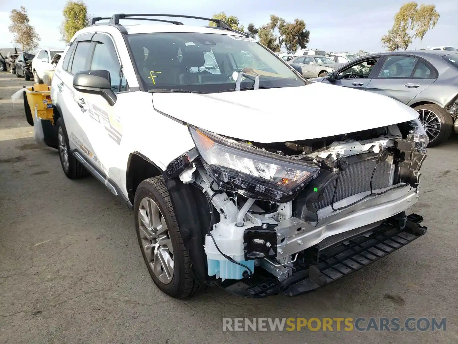 1 Photograph of a damaged car 2T3F1RFVXLC118332 TOYOTA RAV4 2020