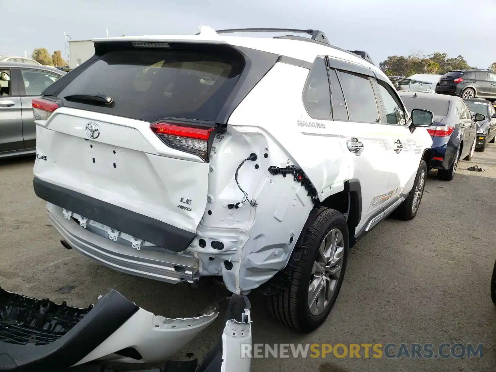 4 Photograph of a damaged car 2T3F1RFVXLC118332 TOYOTA RAV4 2020