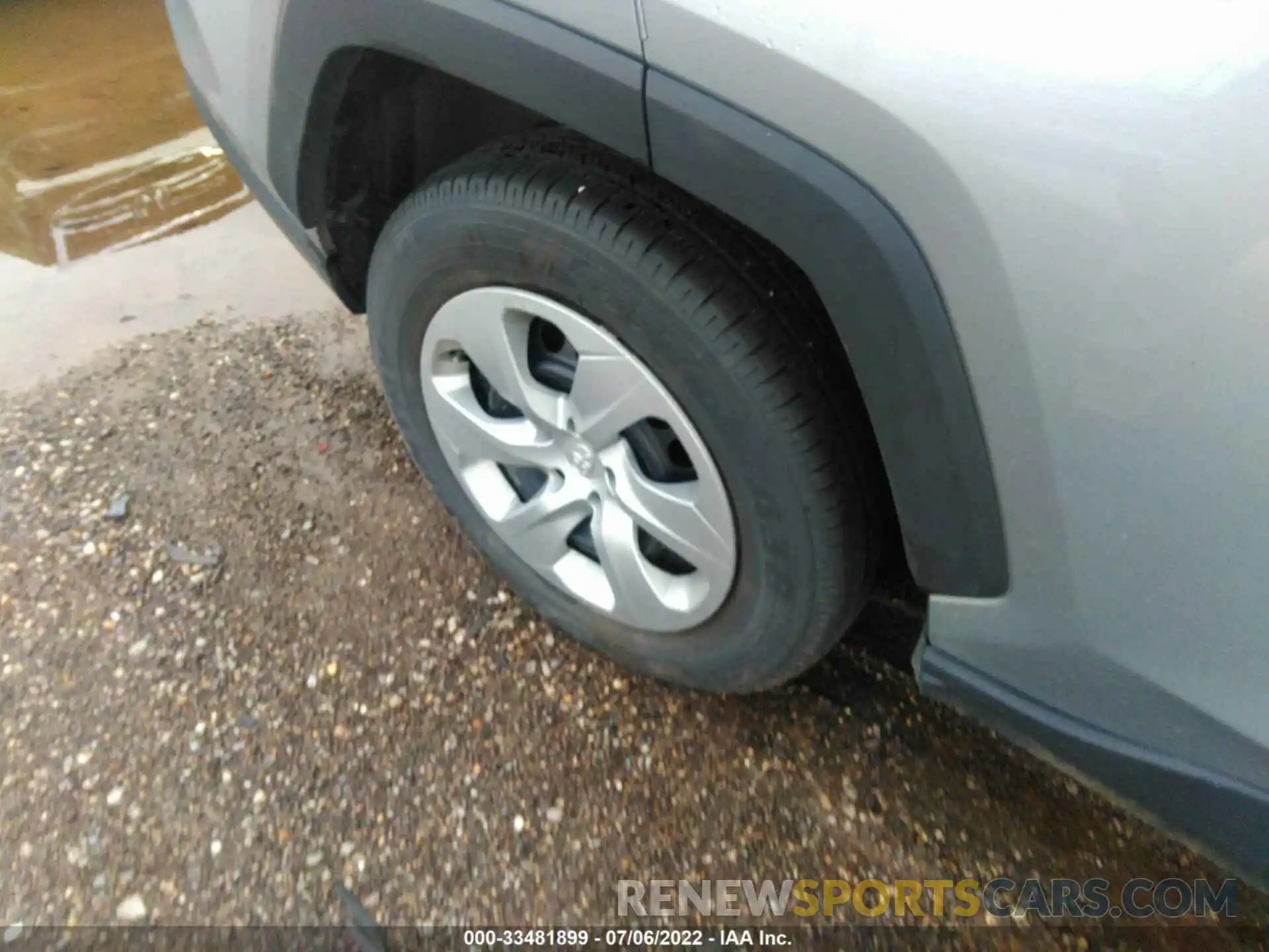 15 Photograph of a damaged car 2T3F1RFVXLC121974 TOYOTA RAV4 2020