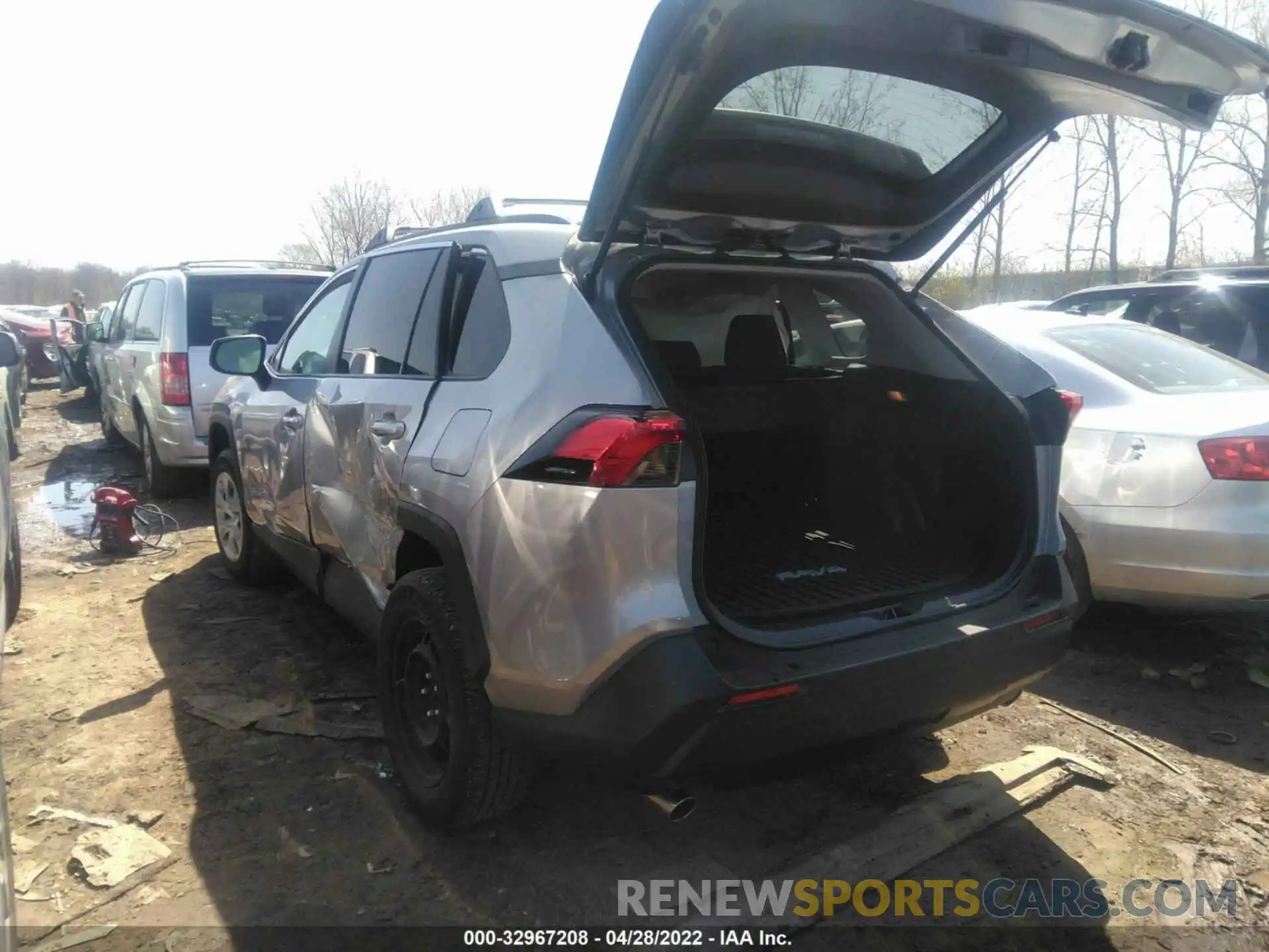 3 Фотография поврежденного автомобиля 2T3F1RFVXLW084357 TOYOTA RAV4 2020