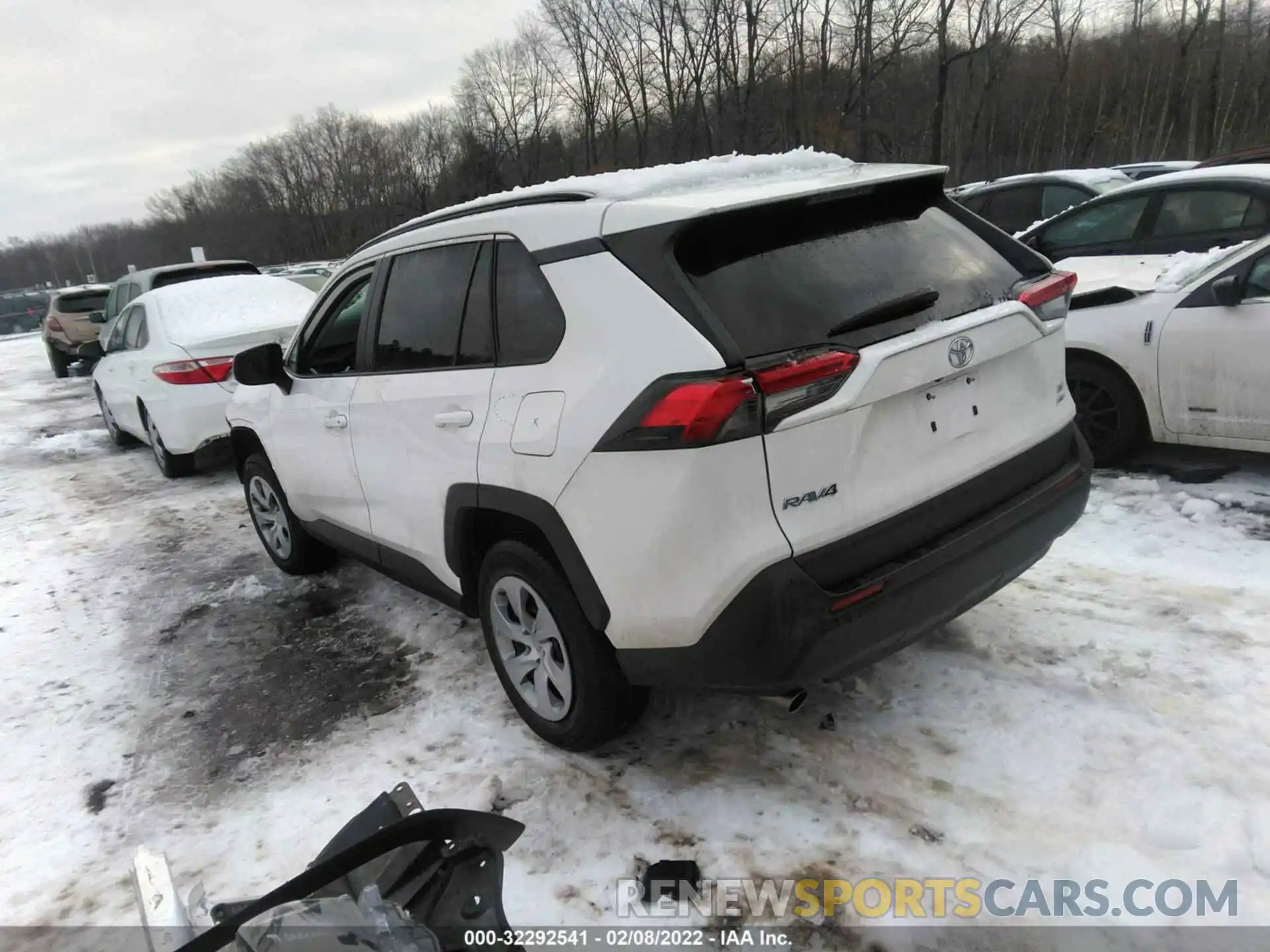 3 Фотография поврежденного автомобиля 2T3F1RFVXLW096976 TOYOTA RAV4 2020