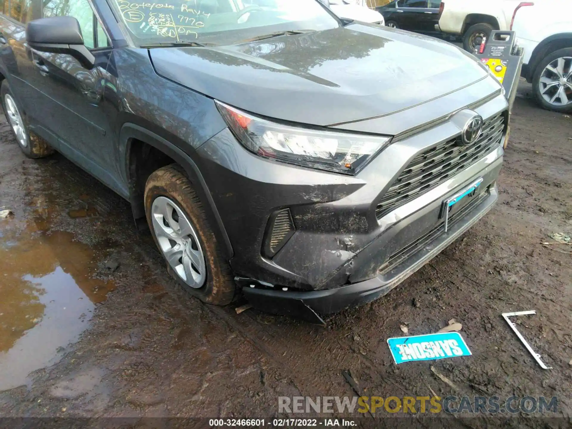 6 Photograph of a damaged car 2T3F1RFVXLW116434 TOYOTA RAV4 2020