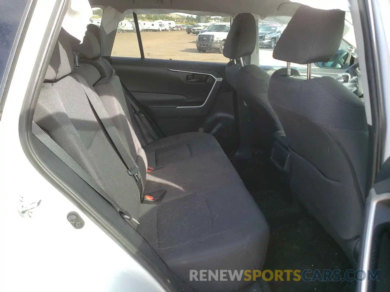 6 Photograph of a damaged car 2T3G1RFV0LC063555 TOYOTA RAV4 2020