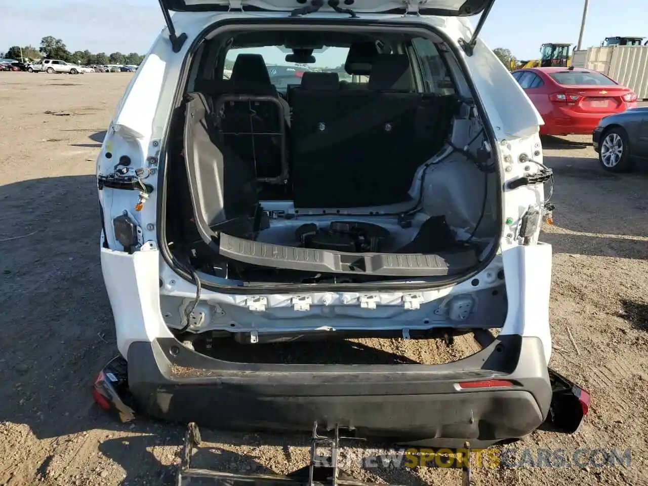 9 Photograph of a damaged car 2T3G1RFV0LC112303 TOYOTA RAV4 2020