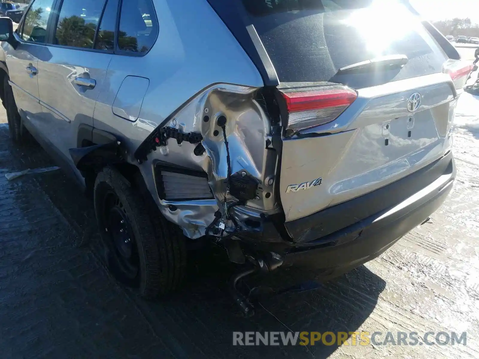 9 Photograph of a damaged car 2T3G1RFV0LC118554 TOYOTA RAV4 2020