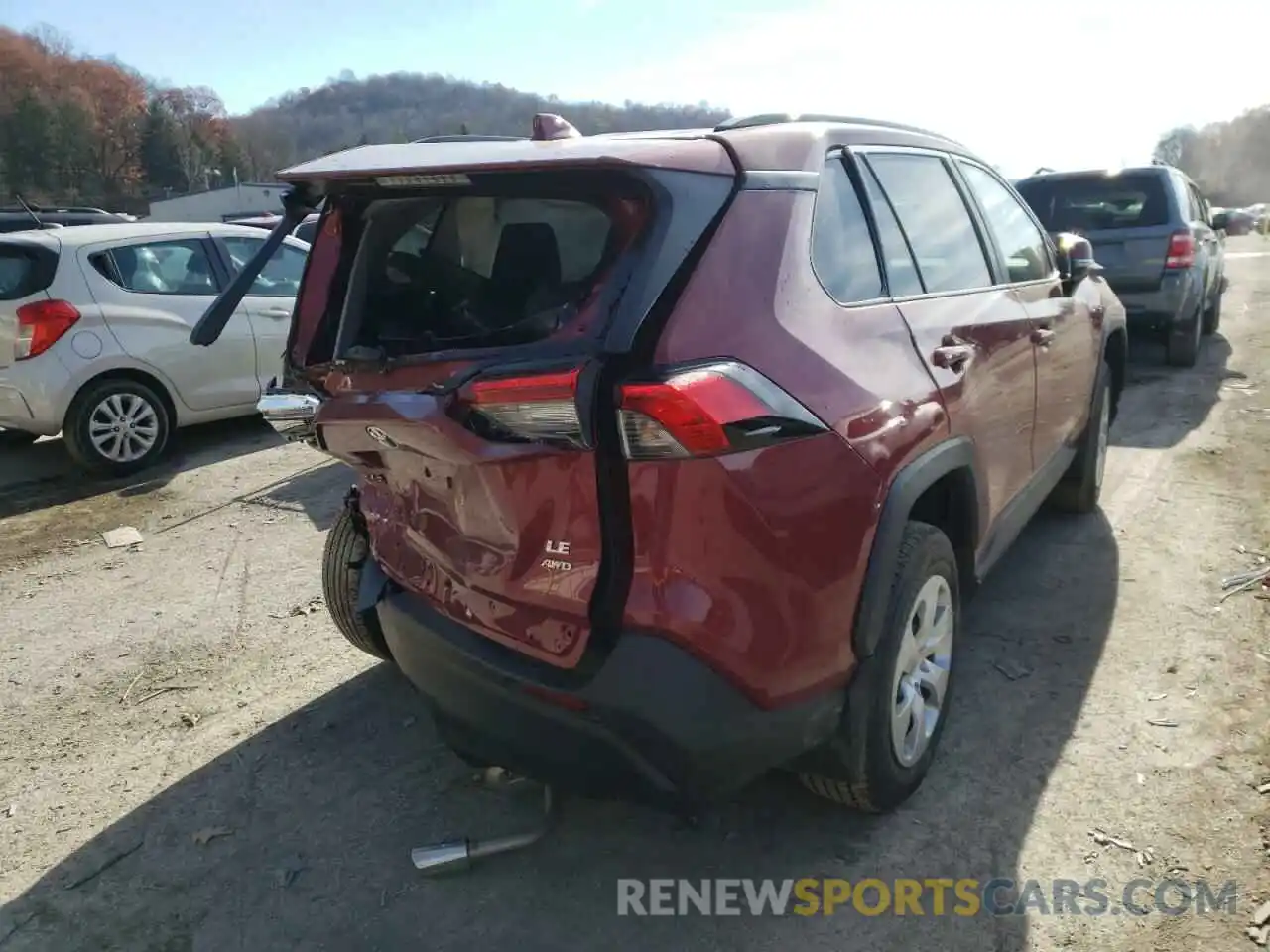 4 Photograph of a damaged car 2T3G1RFV0LC136052 TOYOTA RAV4 2020