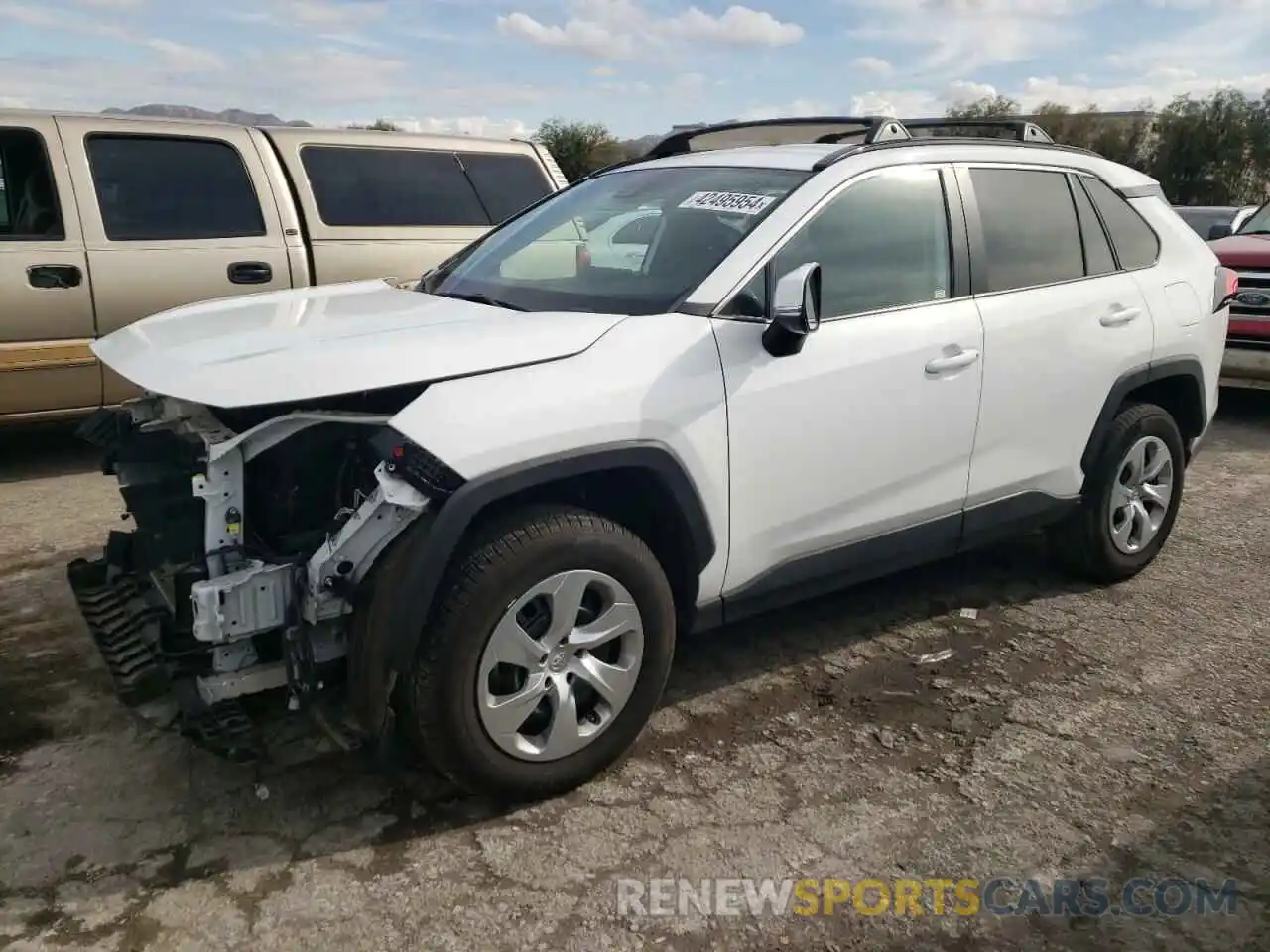 1 Photograph of a damaged car 2T3G1RFV0LC138965 TOYOTA RAV4 2020