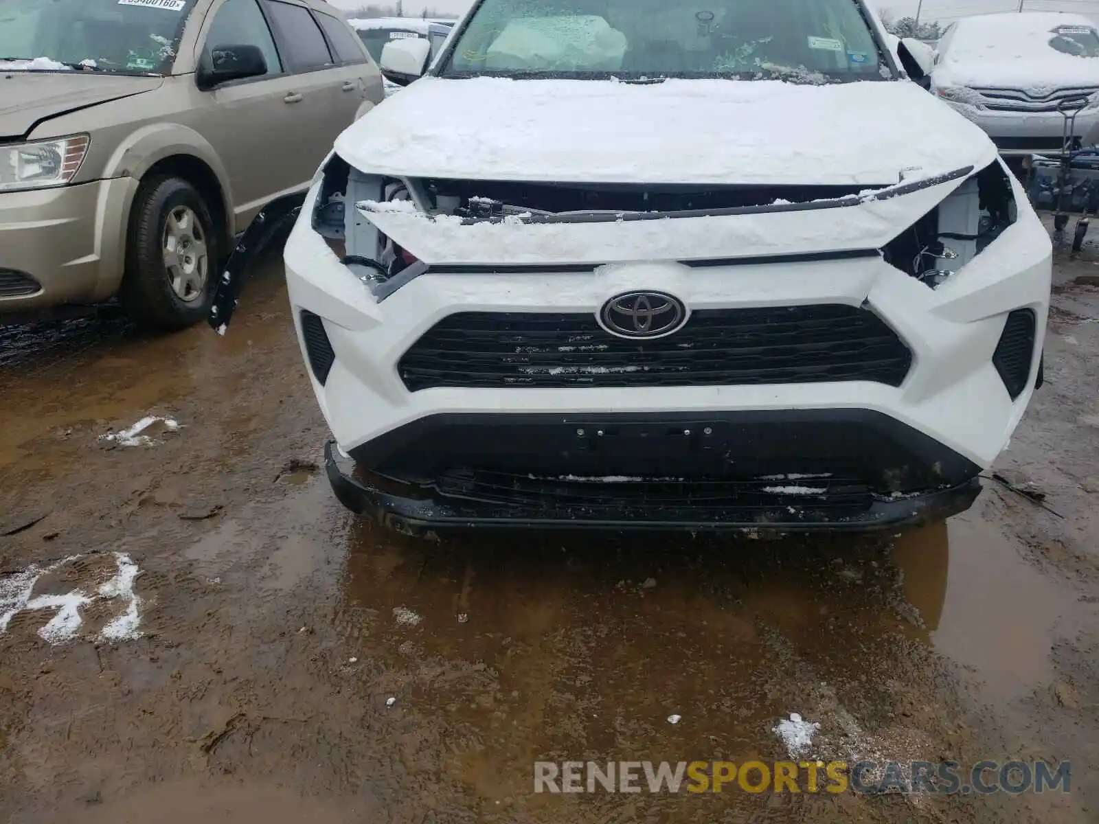 9 Photograph of a damaged car 2T3G1RFV0LW135644 TOYOTA RAV4 2020