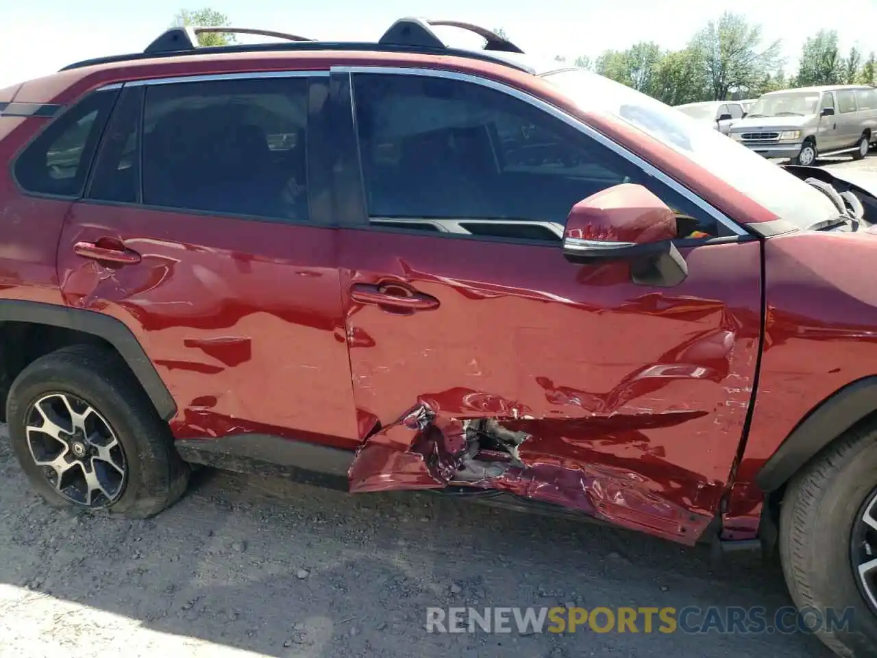 9 Photograph of a damaged car 2T3G1RFV1LW109232 TOYOTA RAV4 2020