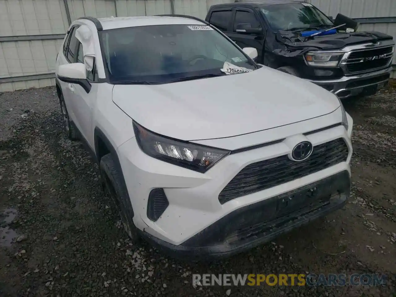 1 Photograph of a damaged car 2T3G1RFV1LW113569 TOYOTA RAV4 2020