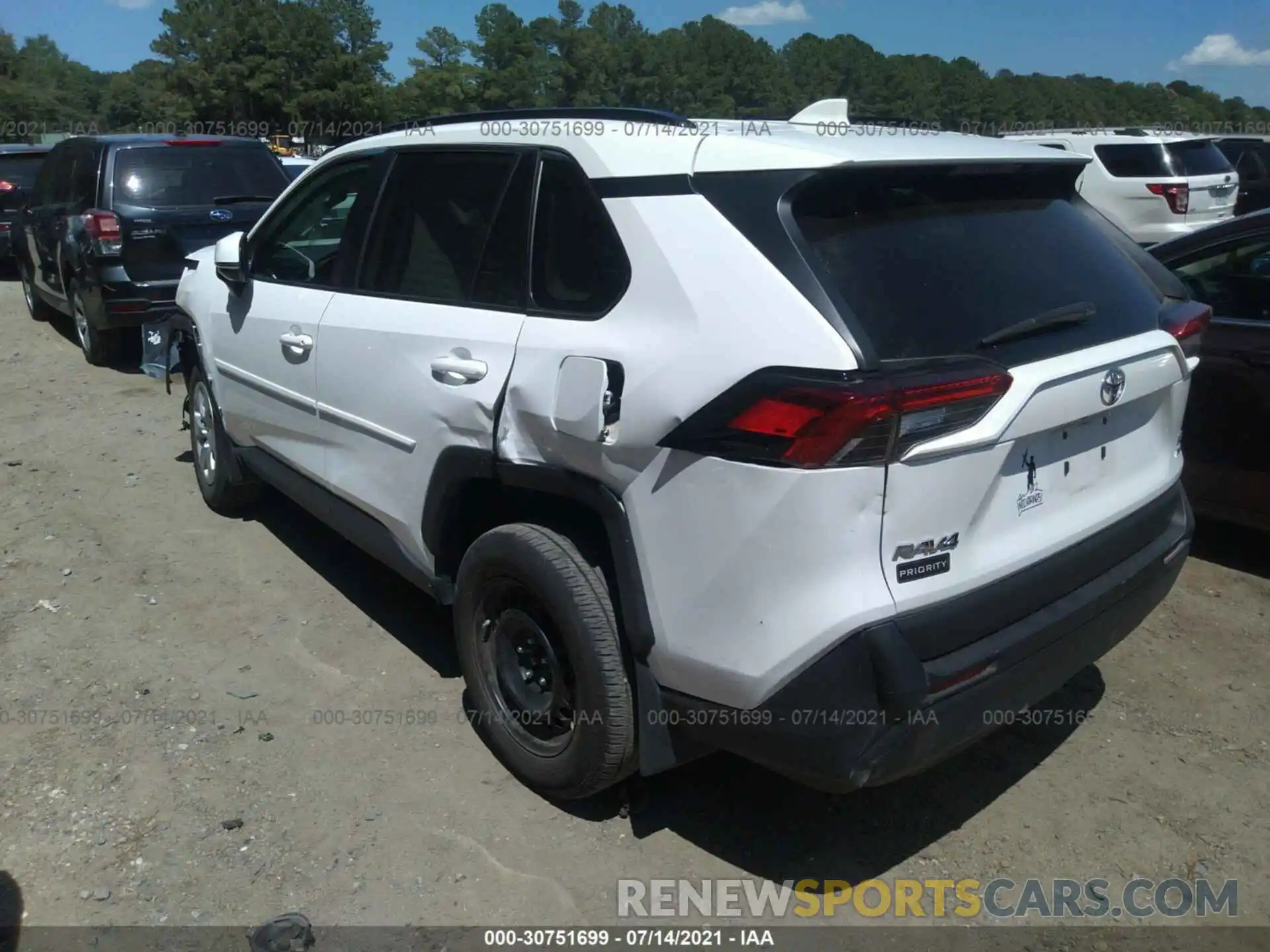 3 Photograph of a damaged car 2T3G1RFV2LW091730 TOYOTA RAV4 2020