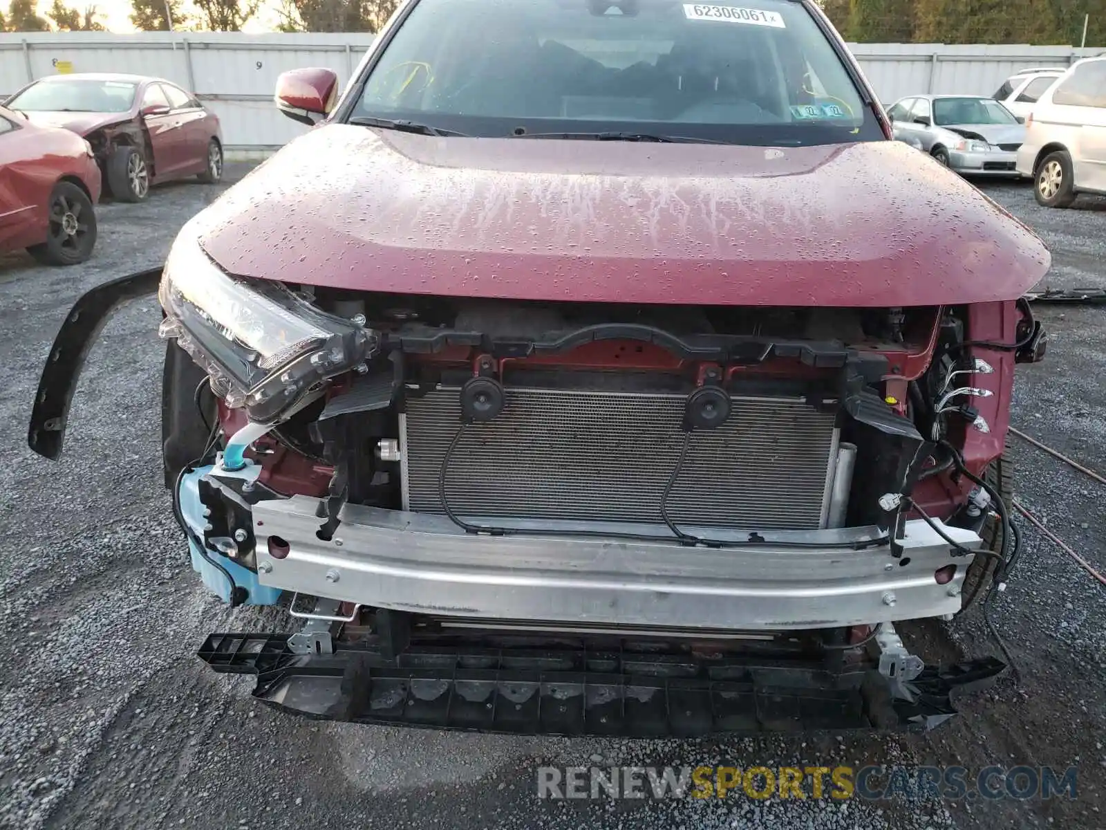 9 Photograph of a damaged car 2T3G1RFV2LW100507 TOYOTA RAV4 2020