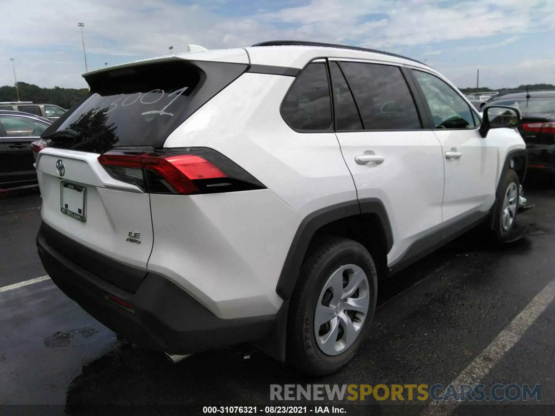 4 Photograph of a damaged car 2T3G1RFV2LW125312 TOYOTA RAV4 2020