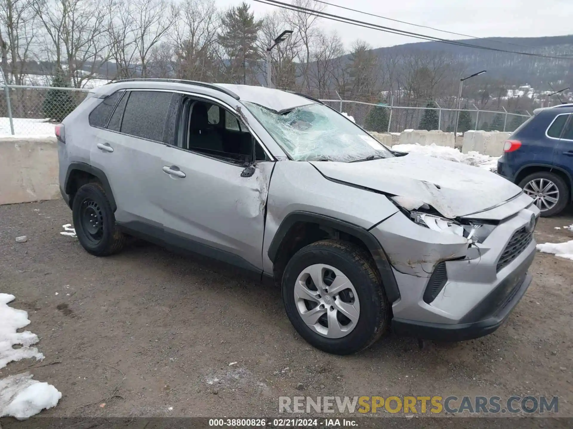 1 Photograph of a damaged car 2T3G1RFV2LW135614 TOYOTA RAV4 2020