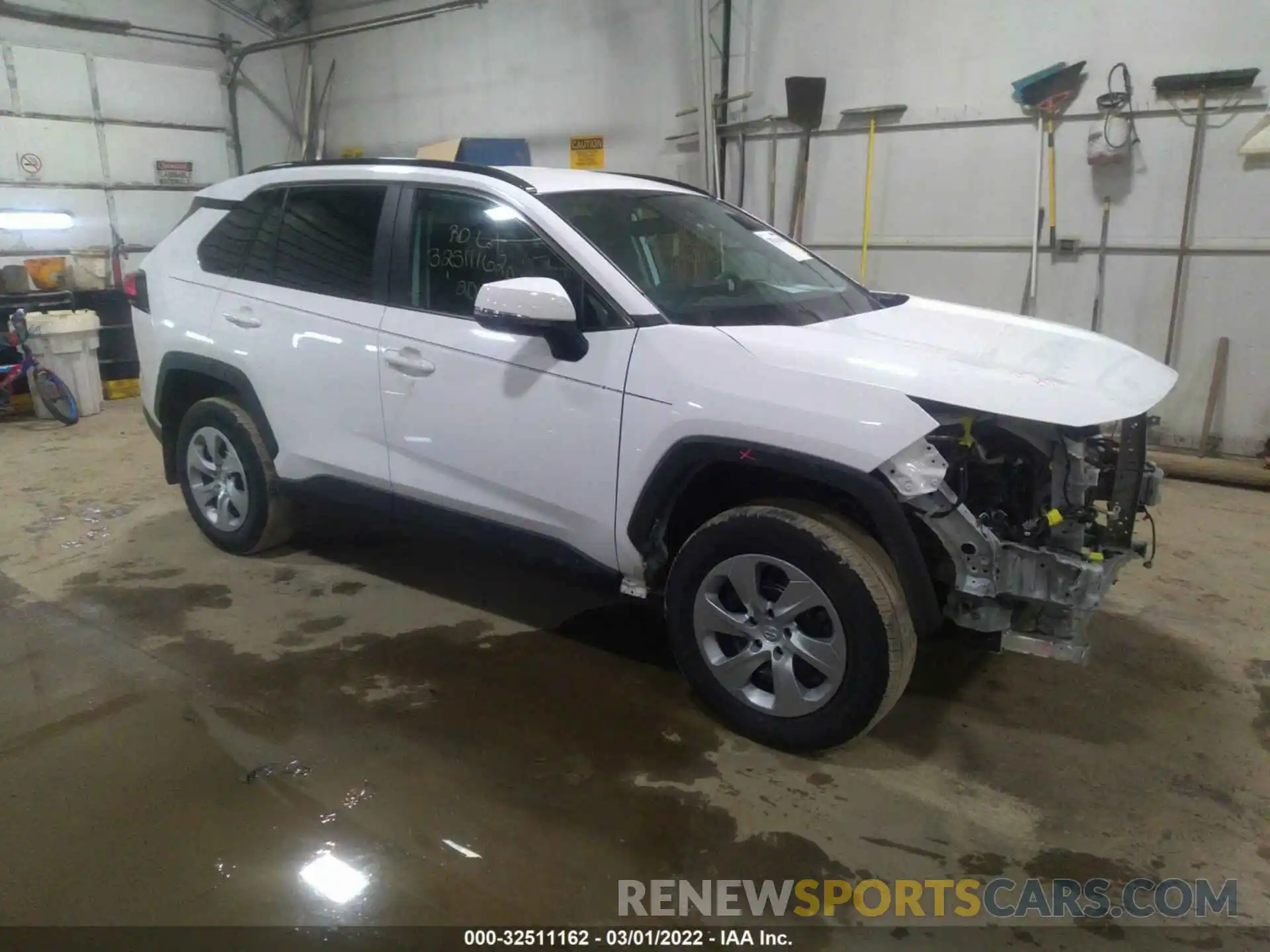 1 Photograph of a damaged car 2T3G1RFV3LW091672 TOYOTA RAV4 2020