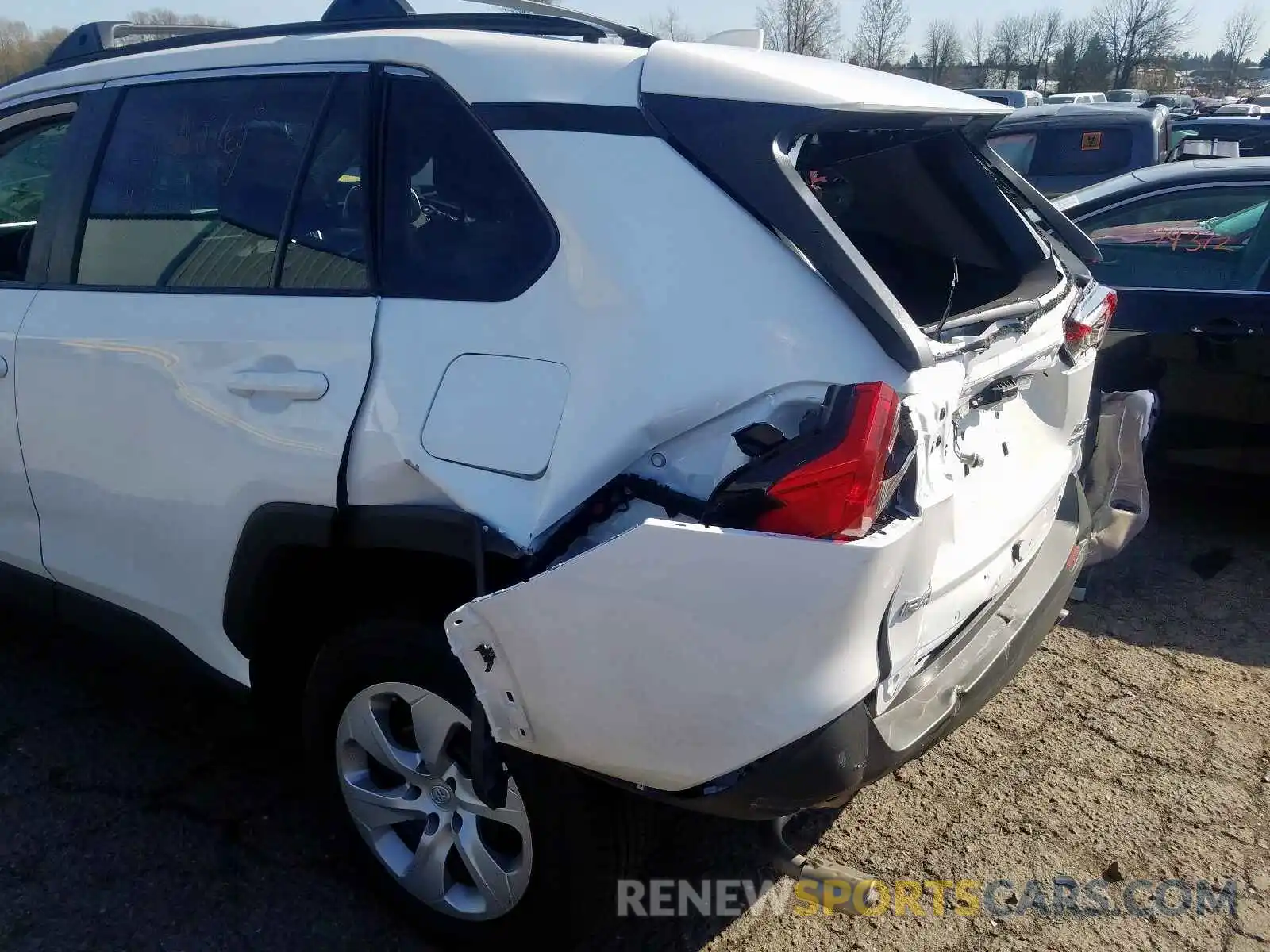 9 Photograph of a damaged car 2T3G1RFV3LW095172 TOYOTA RAV4 2020