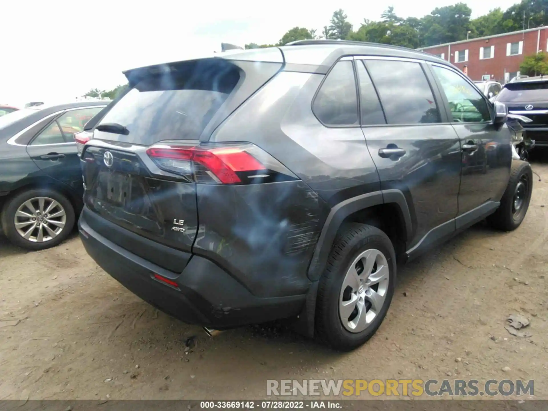 4 Photograph of a damaged car 2T3G1RFV4LW105160 TOYOTA RAV4 2020