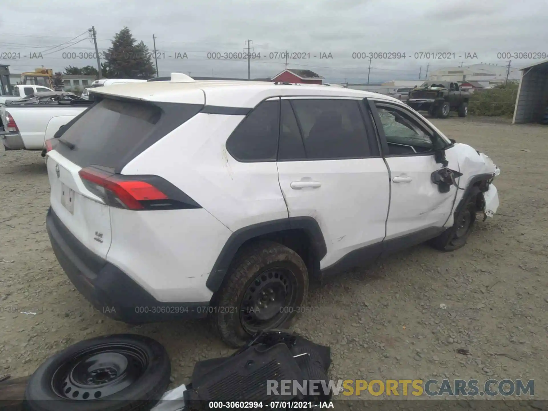 4 Photograph of a damaged car 2T3G1RFV5LC105038 TOYOTA RAV4 2020