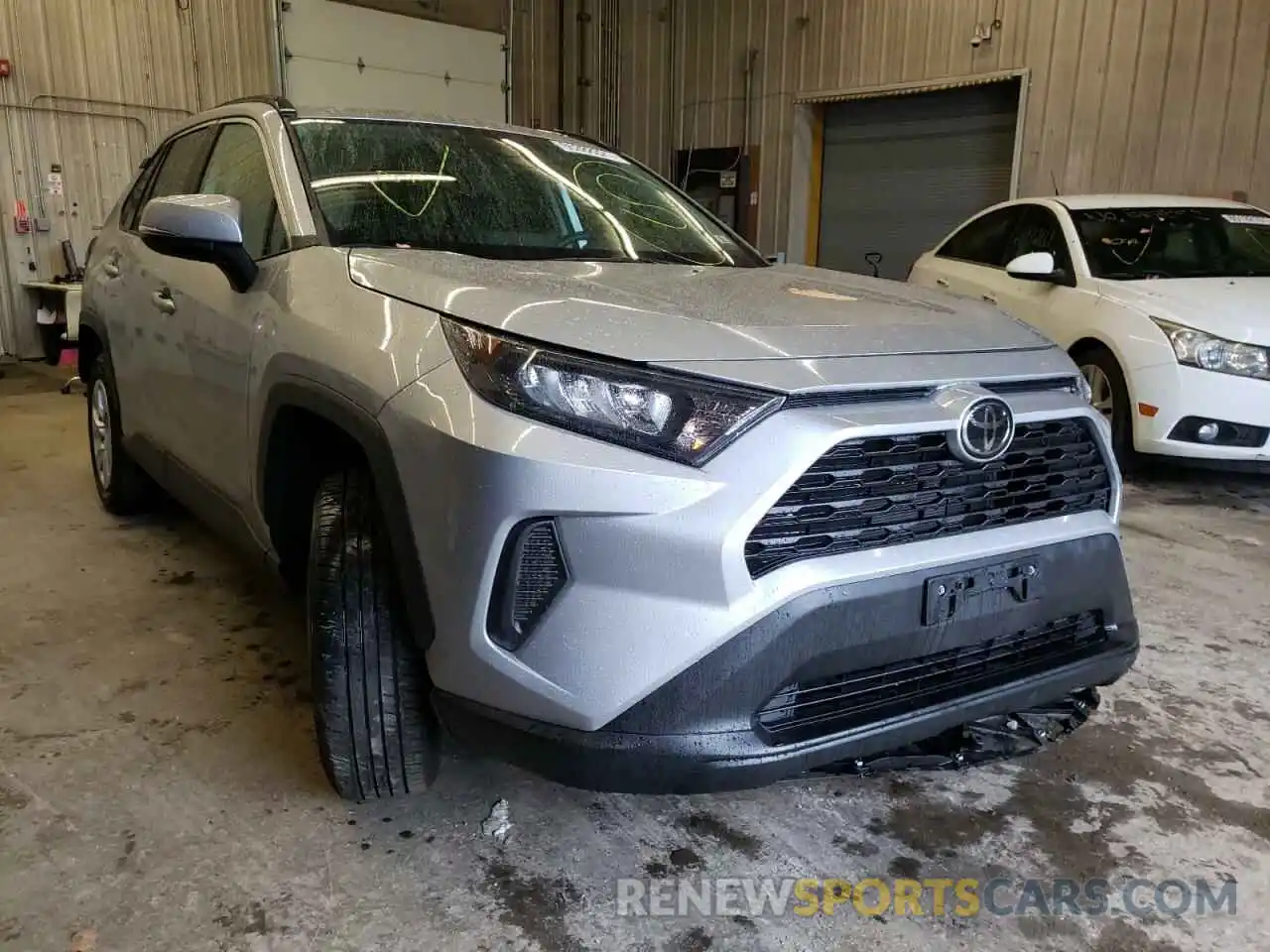 1 Photograph of a damaged car 2T3G1RFV5LW091950 TOYOTA RAV4 2020