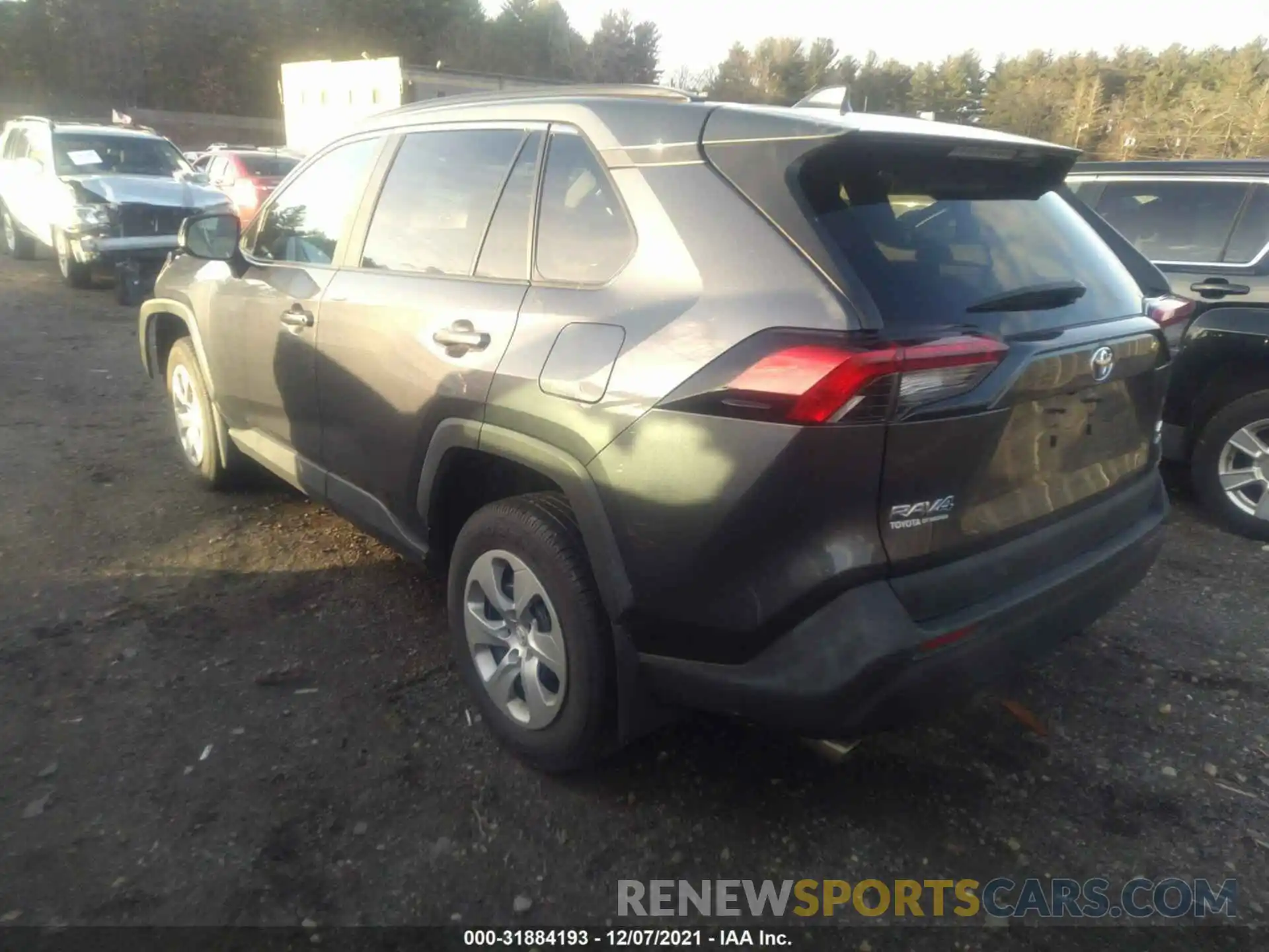 3 Фотография поврежденного автомобиля 2T3G1RFV6LC115982 TOYOTA RAV4 2020