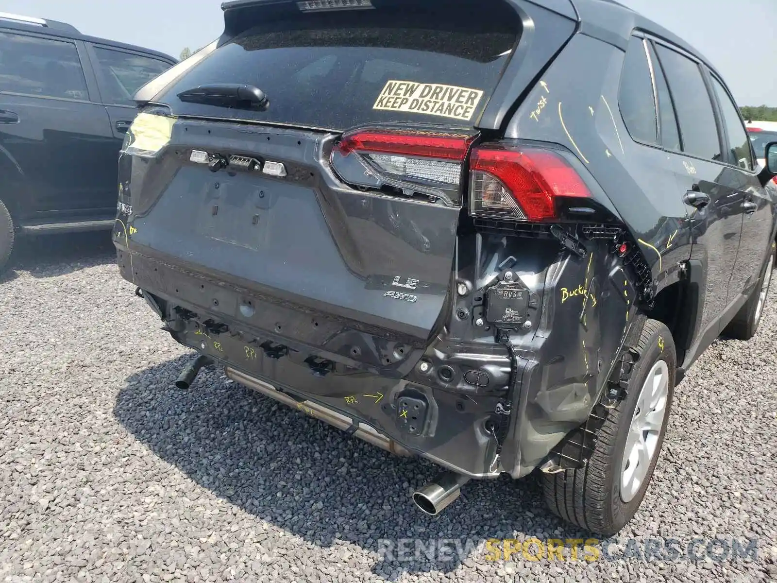 9 Photograph of a damaged car 2T3G1RFV6LW121098 TOYOTA RAV4 2020